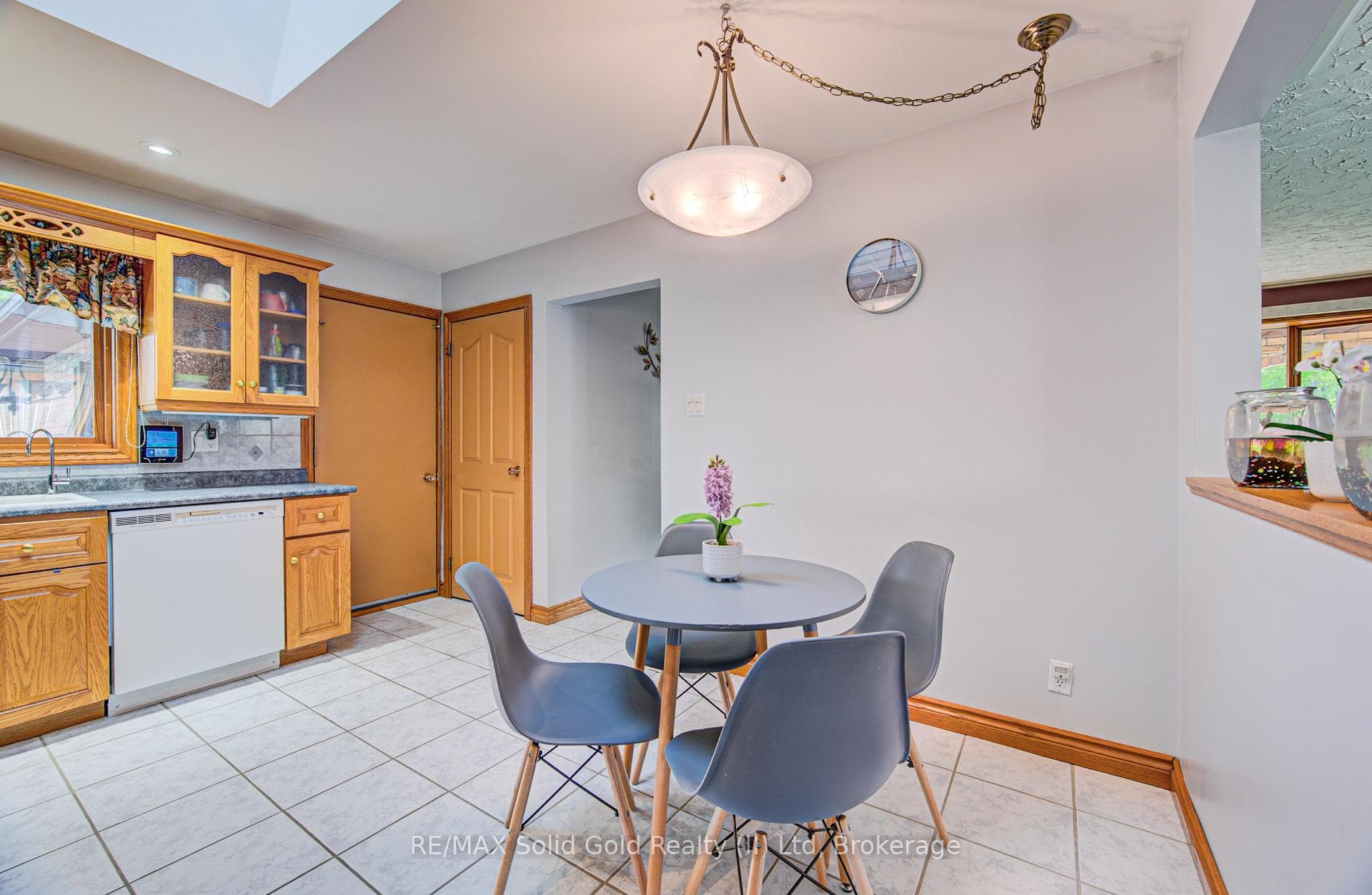 119 Martinglen Crescent photo 15