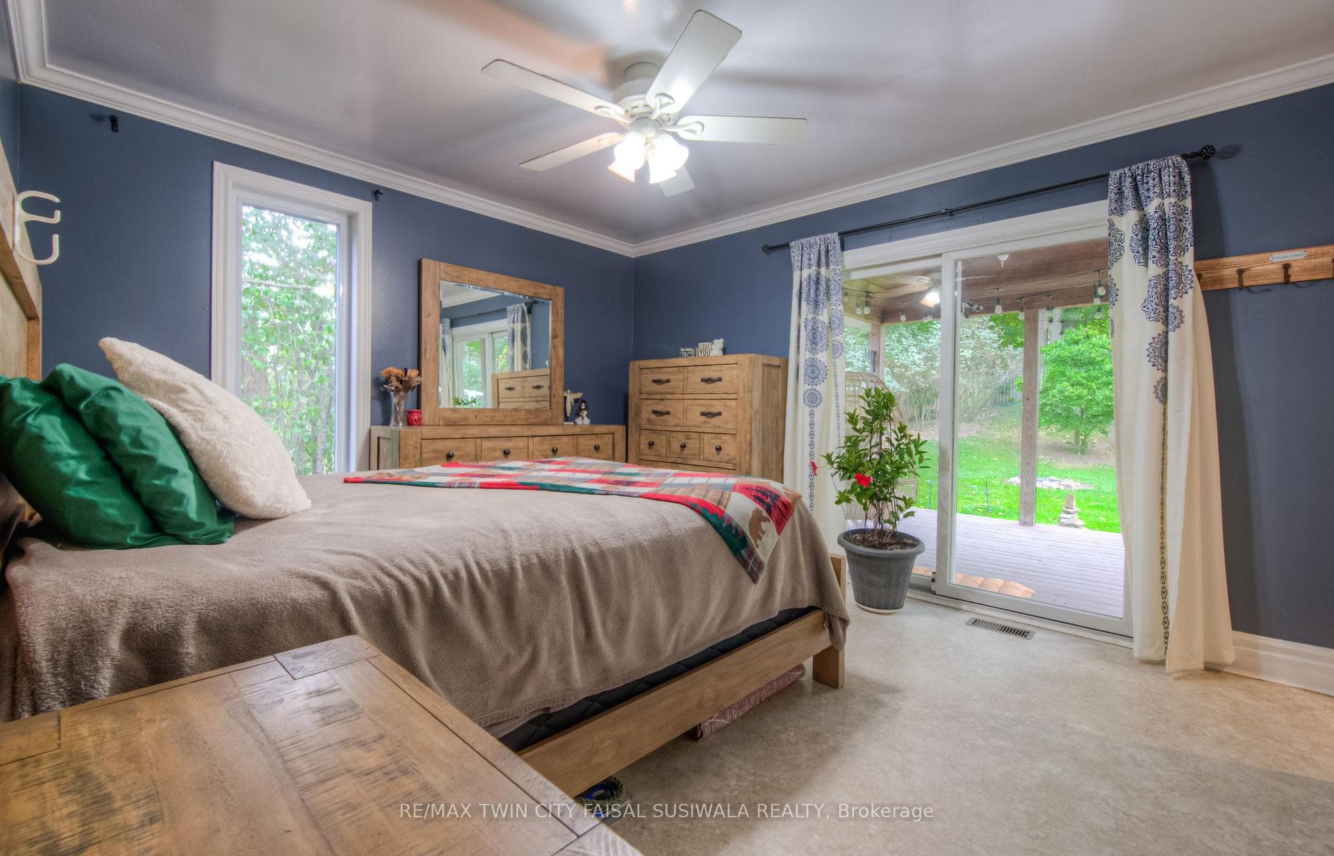 460 East River Road photo 23