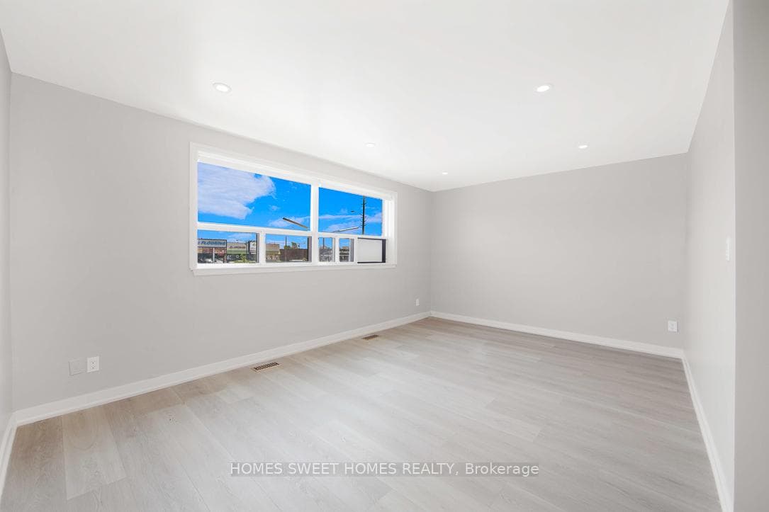 1352 Kennedy Road Unit A photo 1