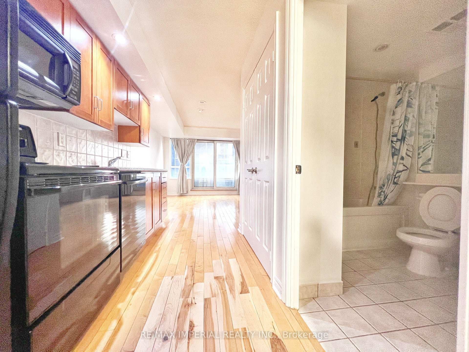 250 Wellington Street Unit 1431 photo 9