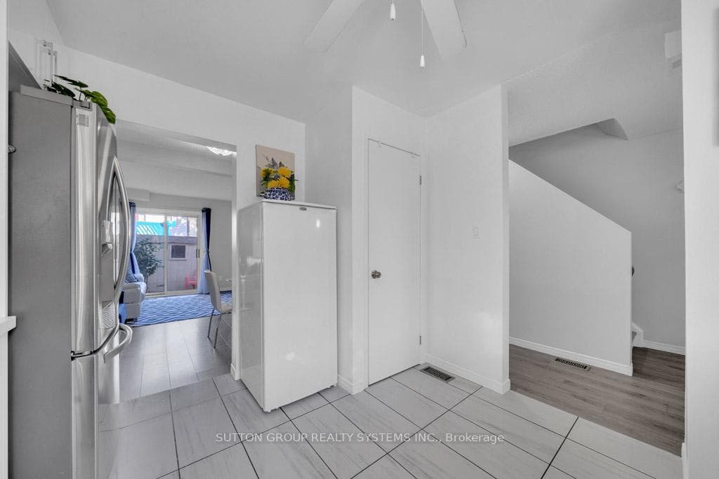 540 Dorchester Drive Unit 29 photo 4