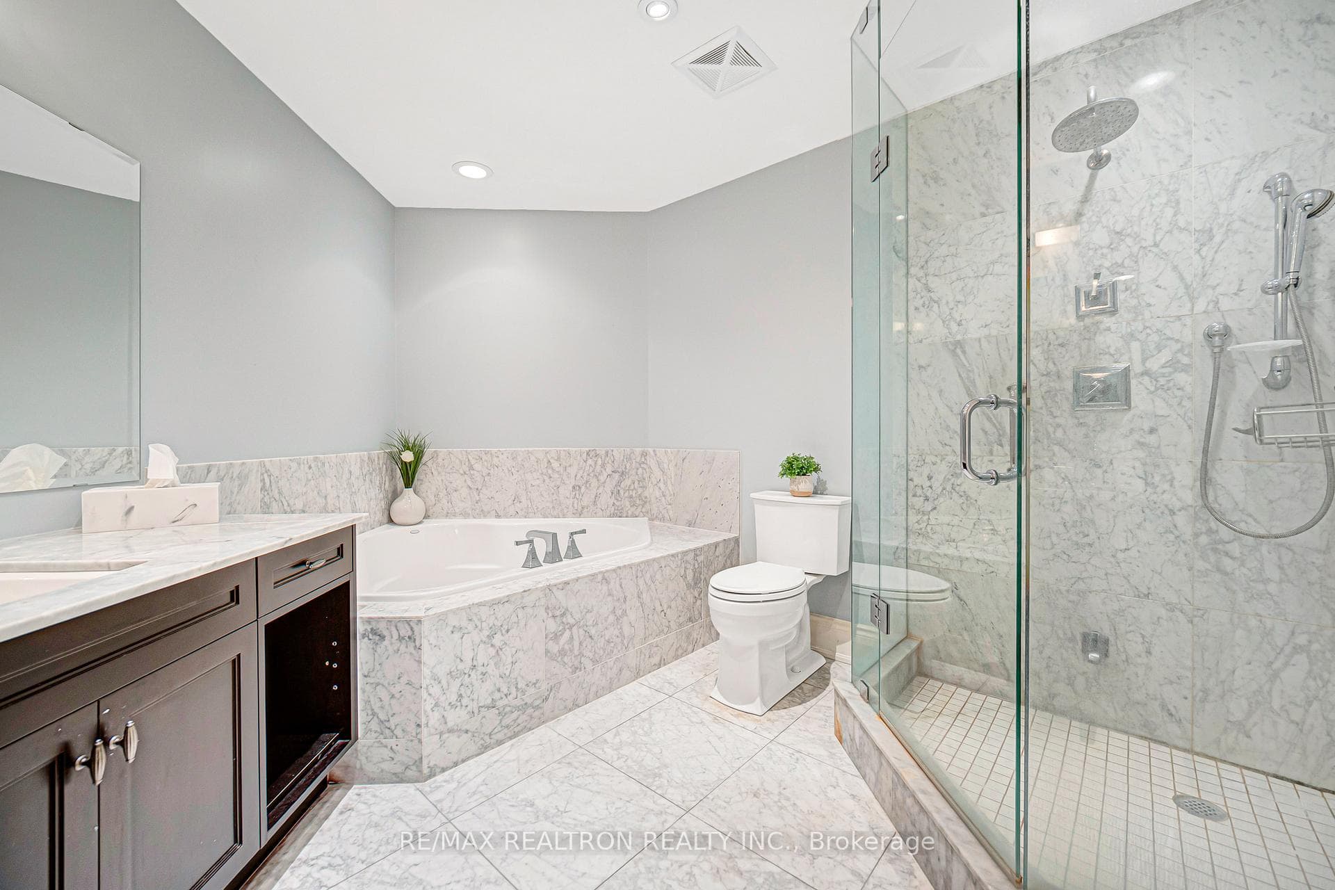 1717 Avenue Road Unit 314 photo 33