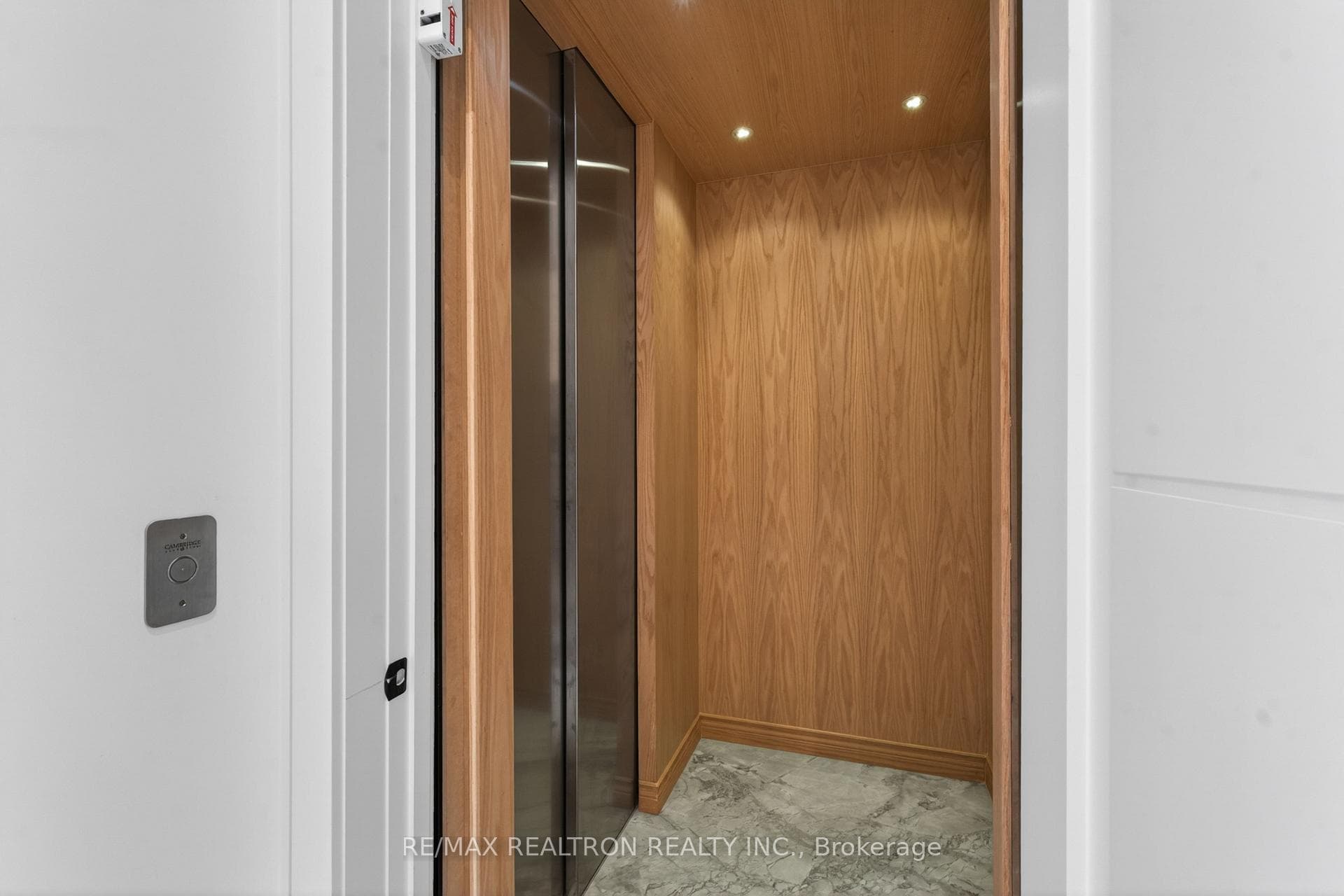 116 OAK Avenue photo 25