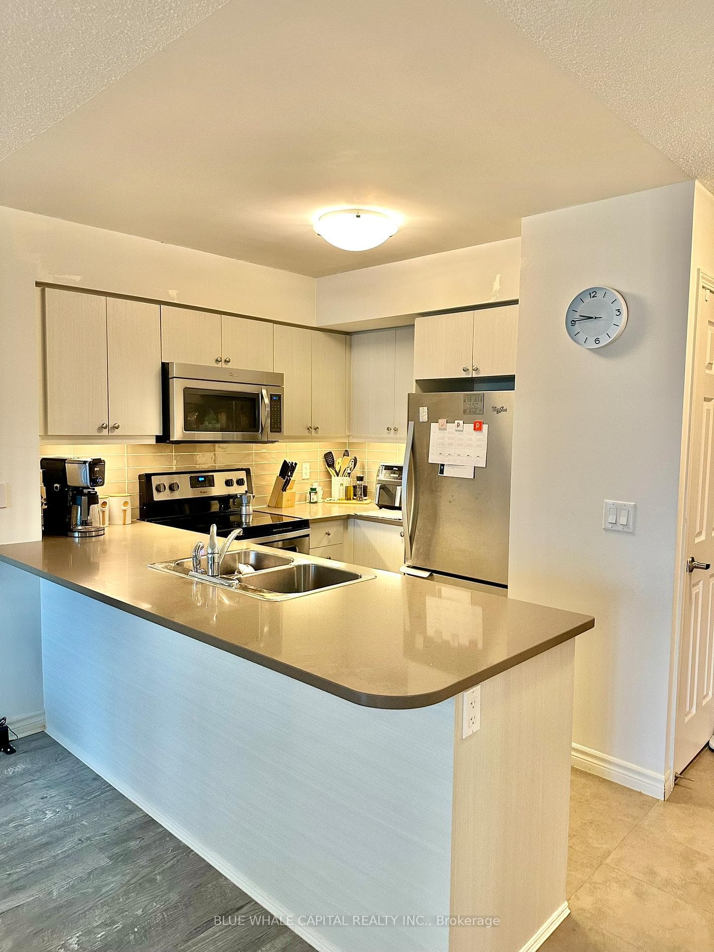 25 Lower Simcoe Street Unit 827 photo 4