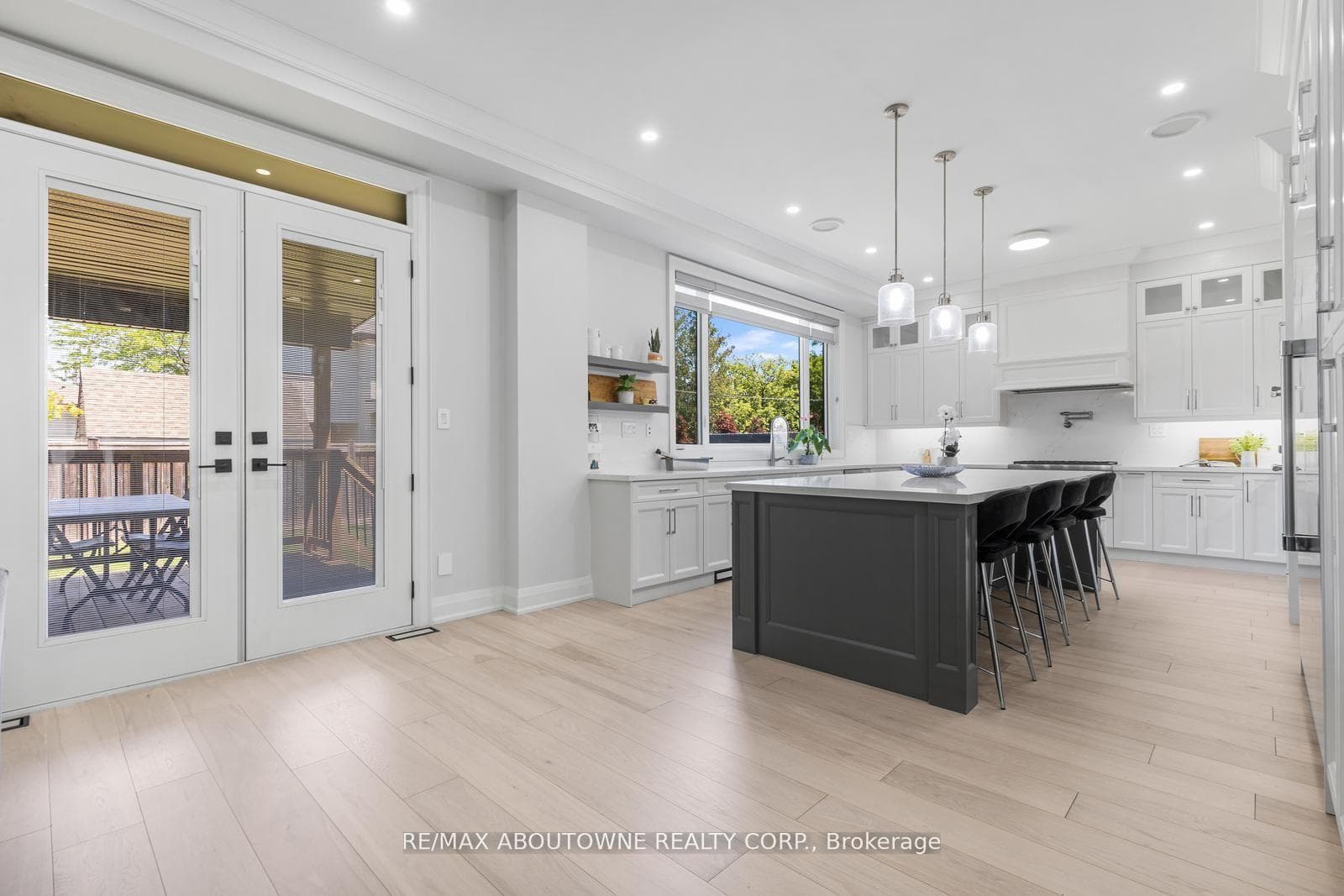 455 Samford Place photo 16