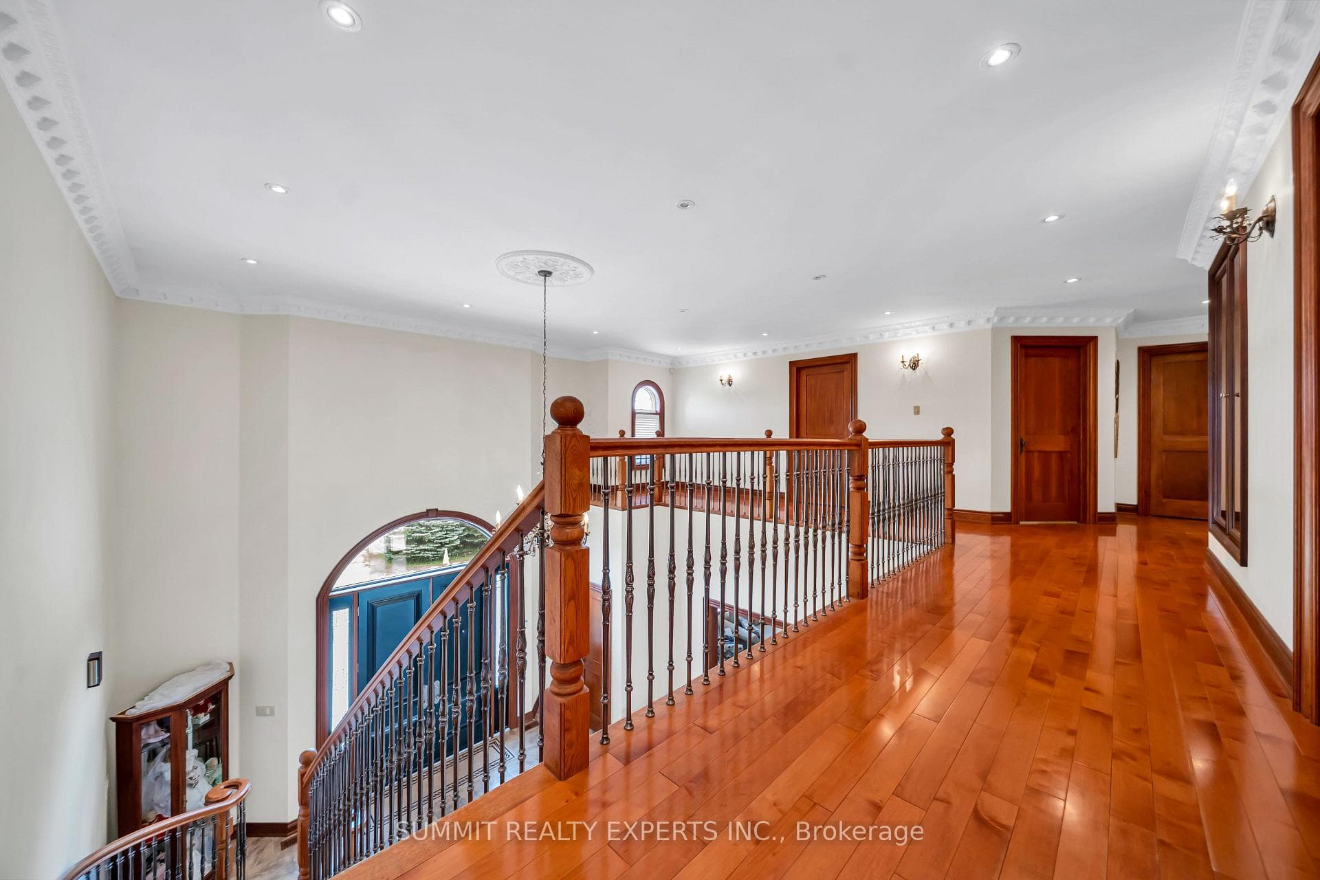 7728 Mayfield Road photo 11