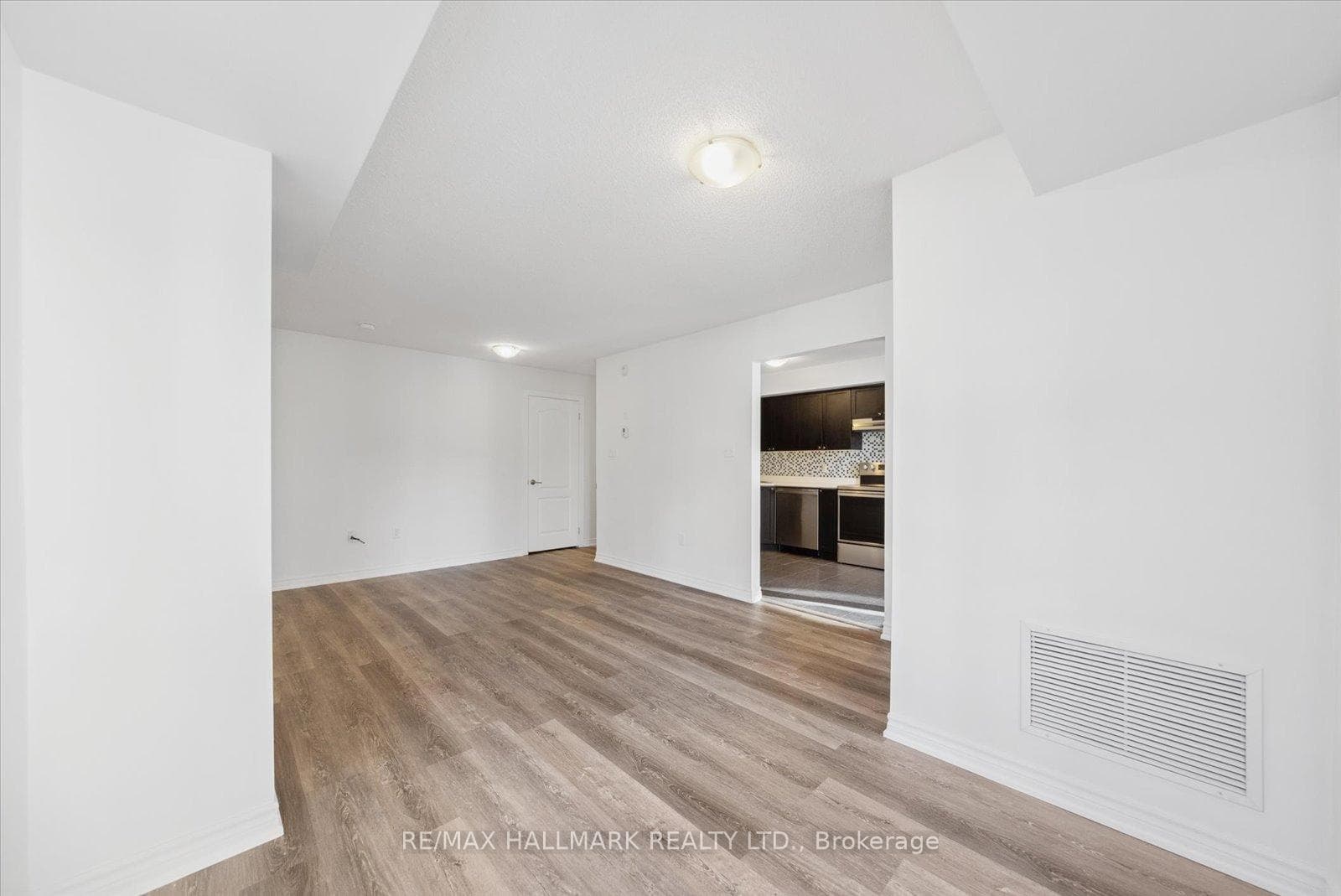 27 Madelaine Drive Unit 8 photo 5