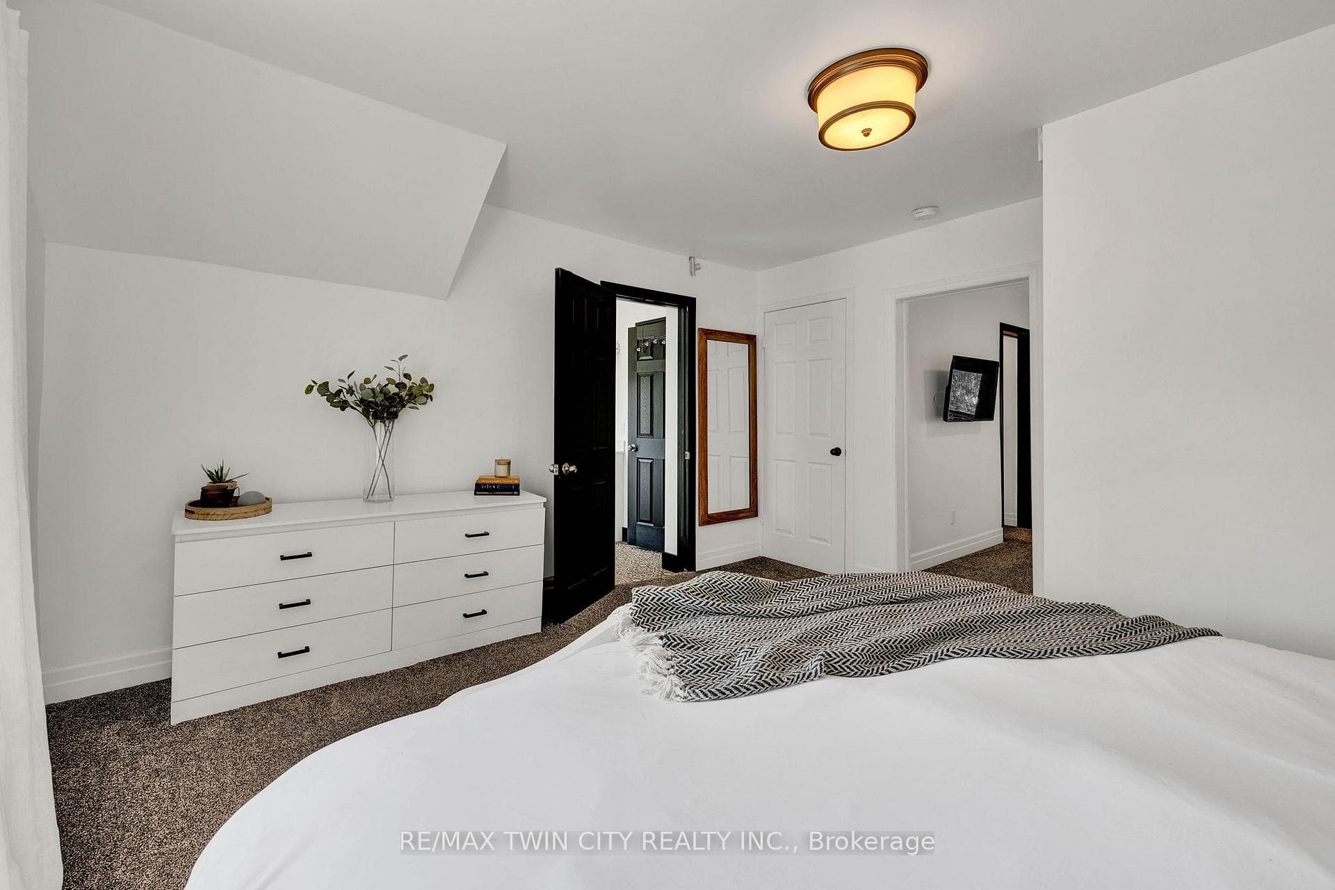 124 BLUCHER Street photo 11