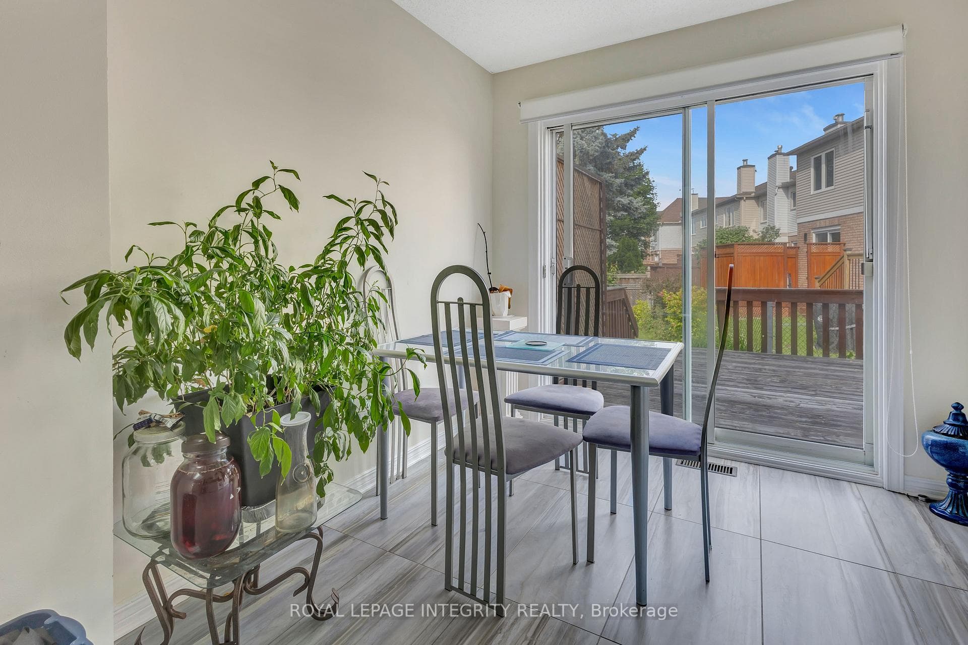7 Westpointe Crescent photo 17