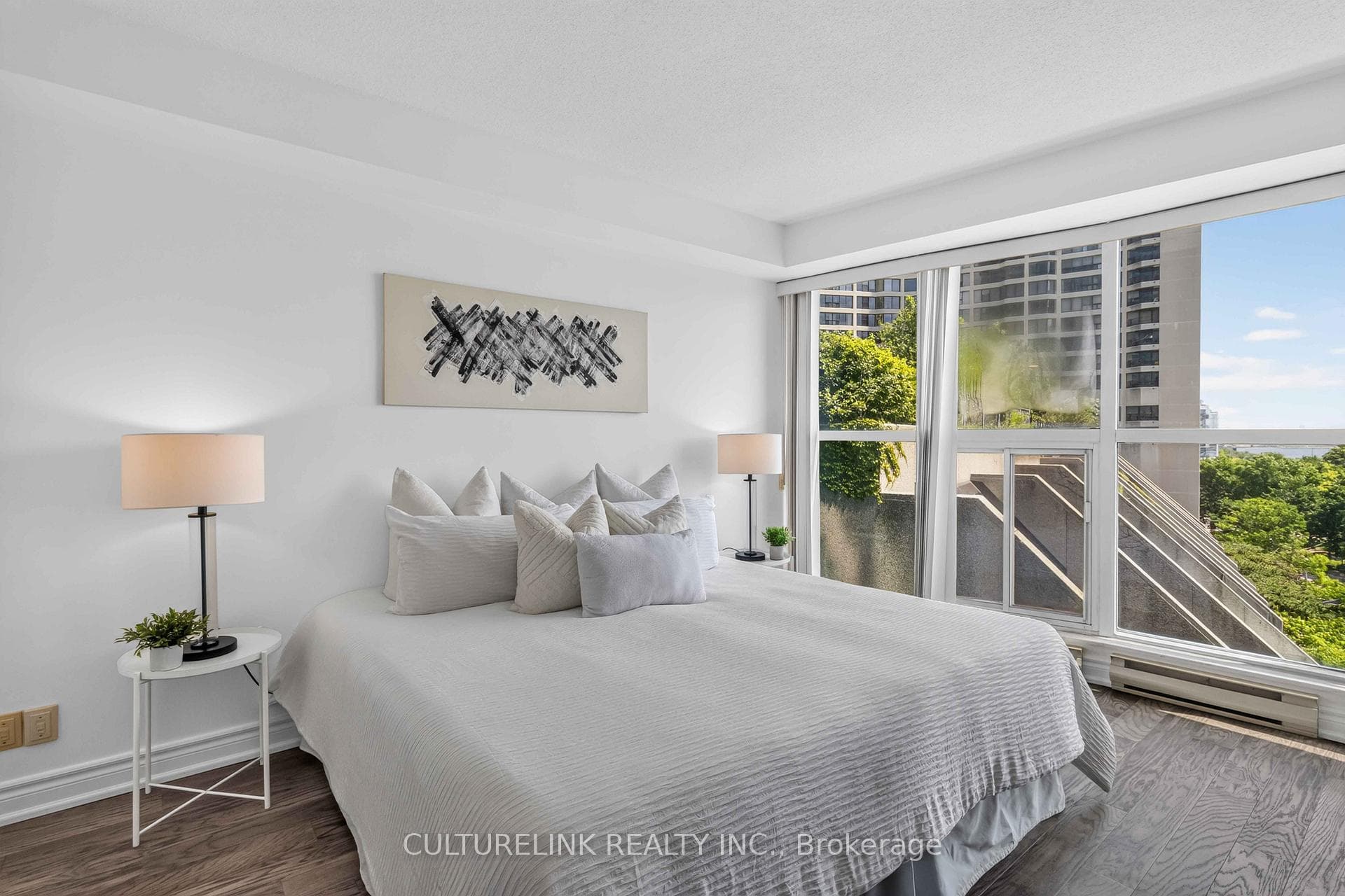 99 Harbour Square Unit 807 photo 6