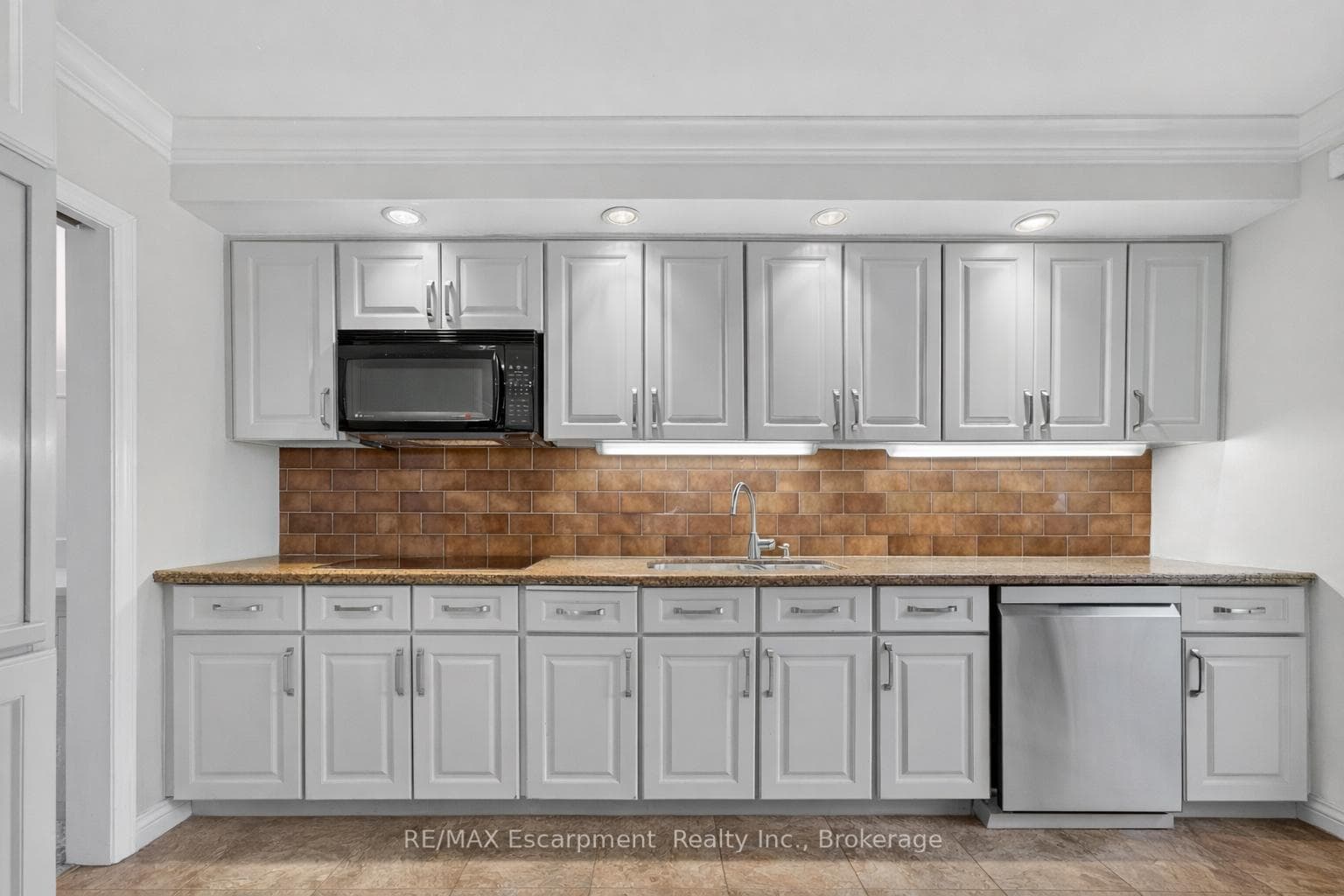 195 Wilton Street photo 17