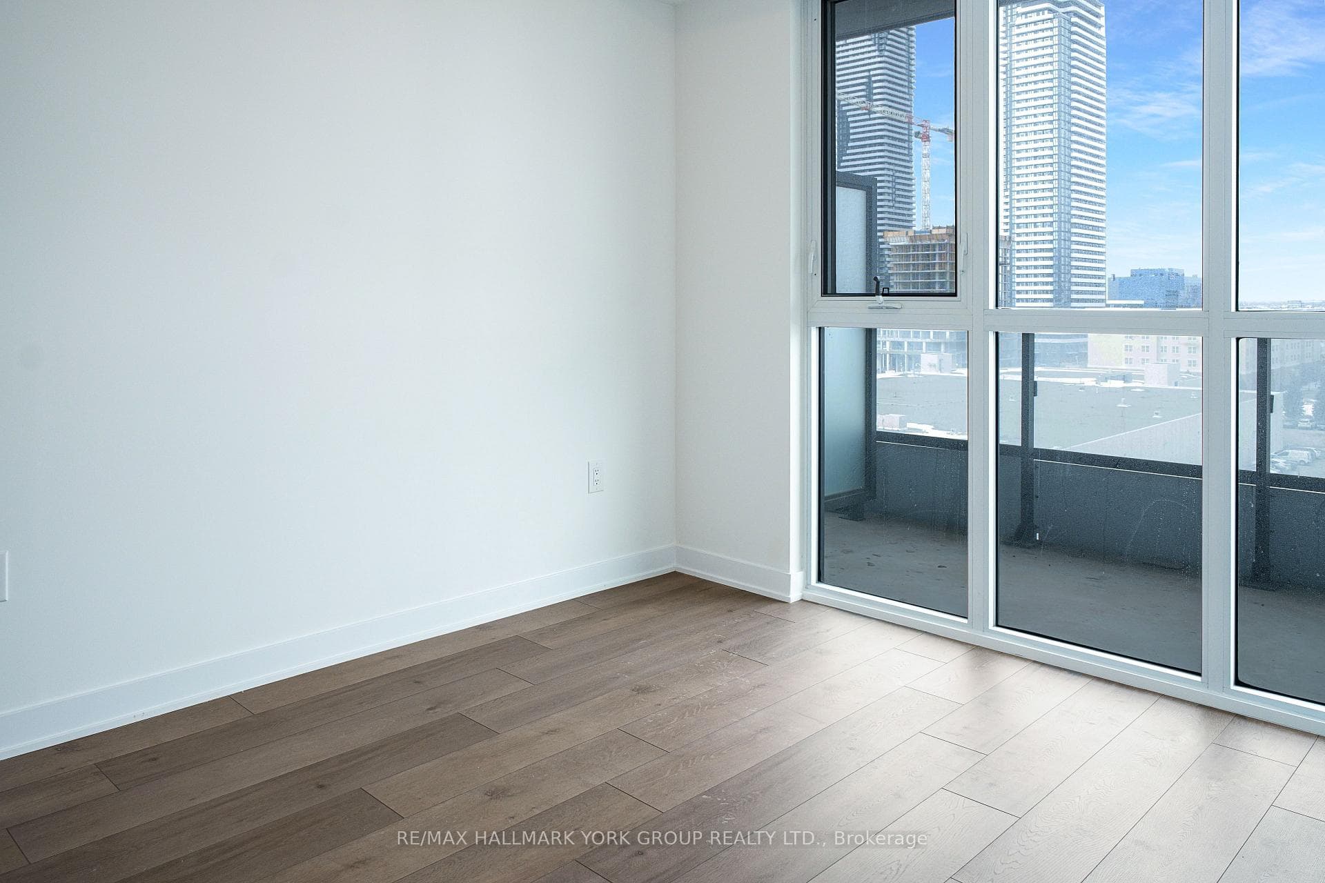 10 Honeycrisp Crescent Unit 720 photo 6