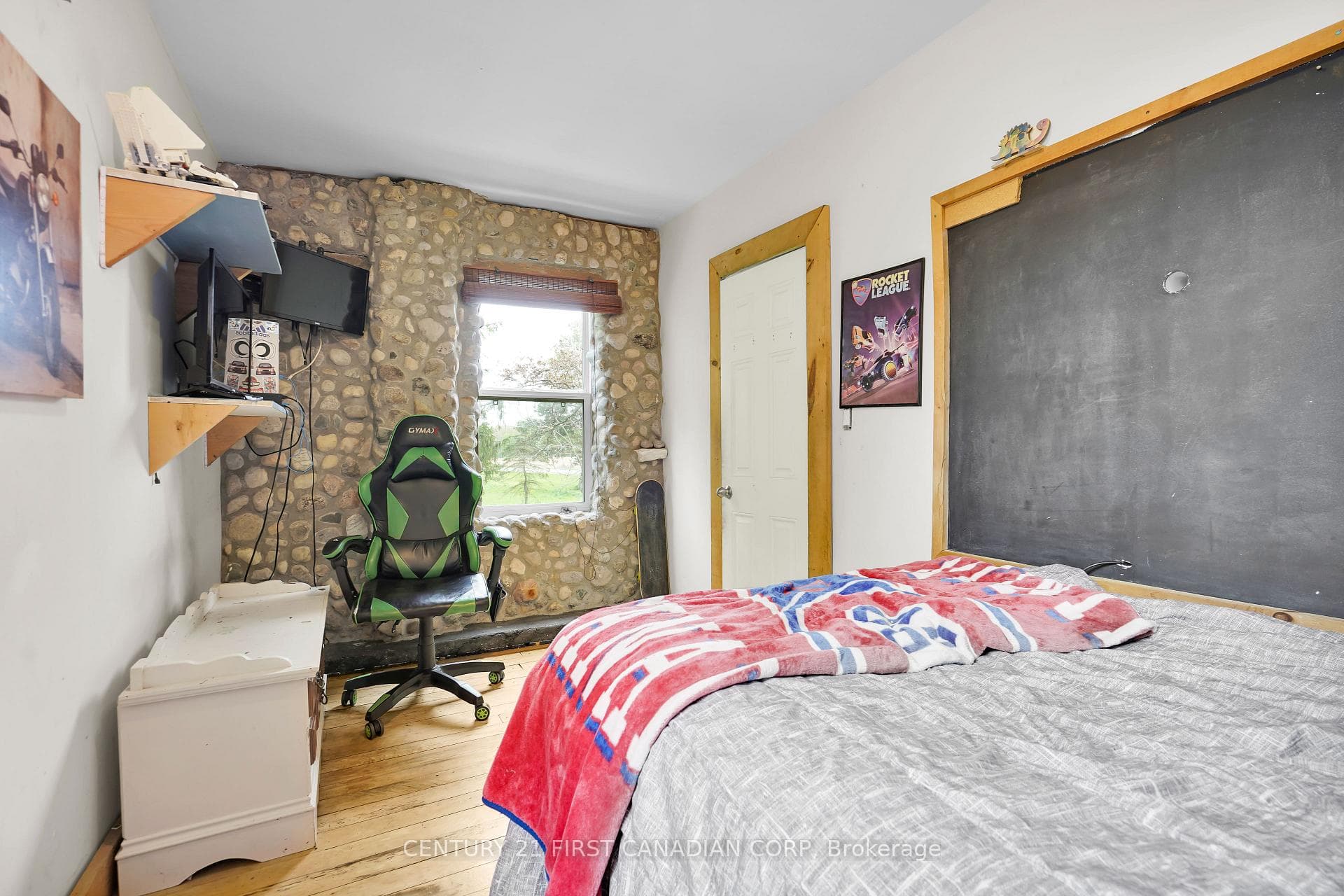 23895 Adelaide Road photo 18