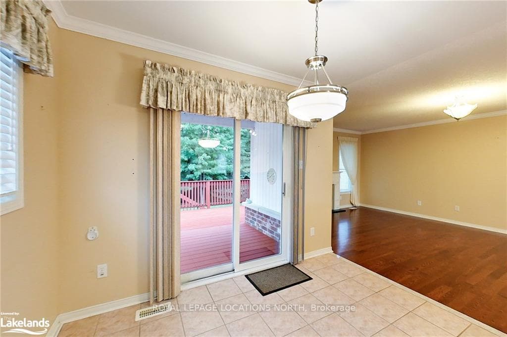 136 Royal Beech Drive photo 25