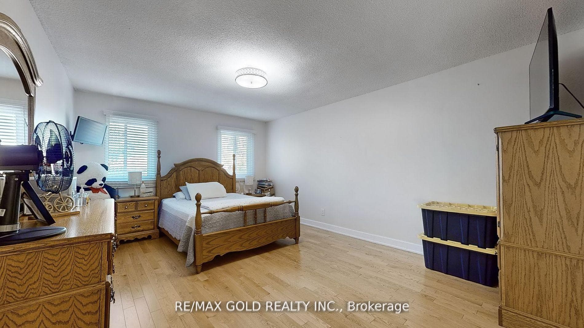12 Royal Colwood Court photo 24