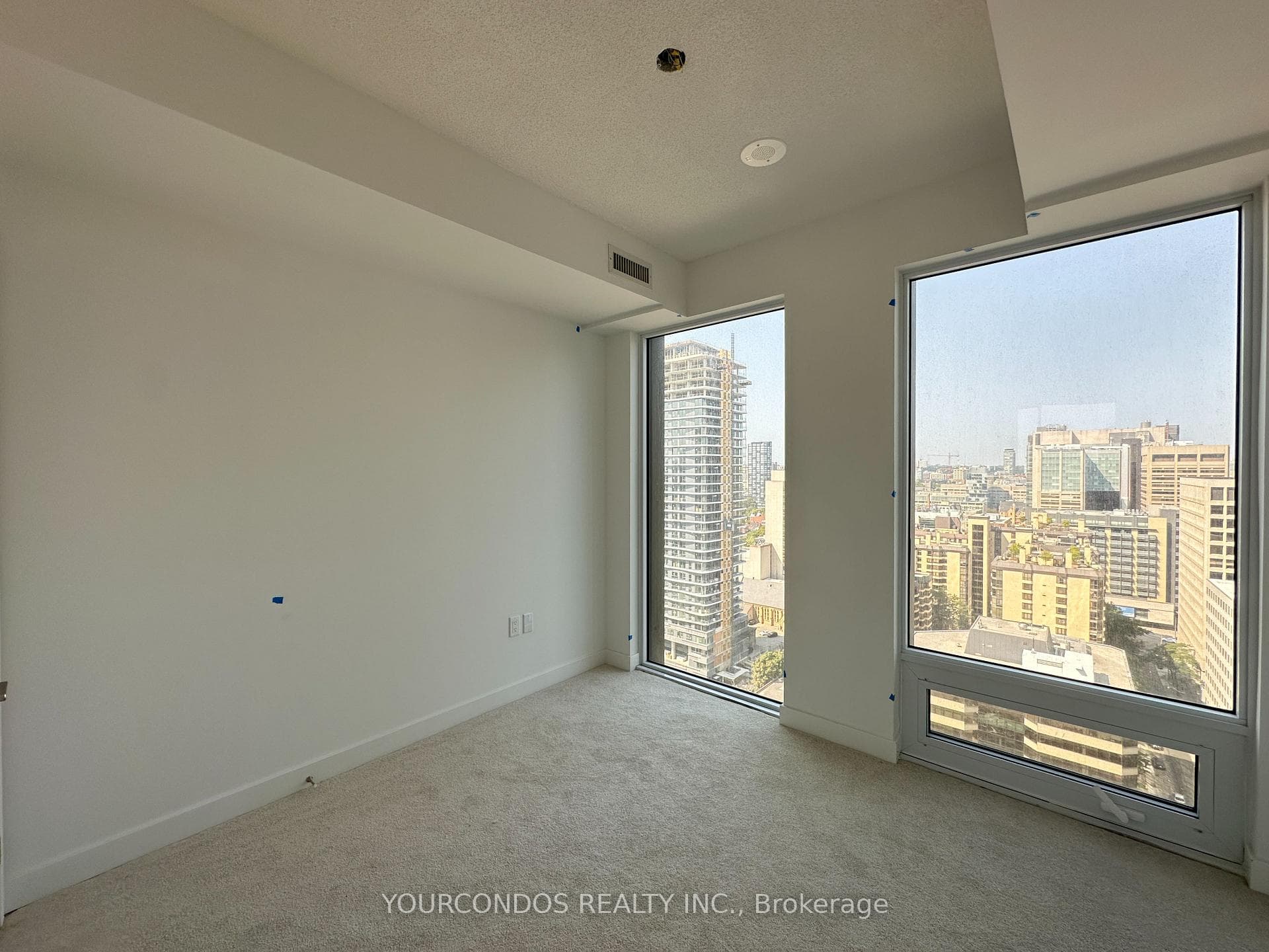 238 SIMCOE Street Unit 2202 photo 8