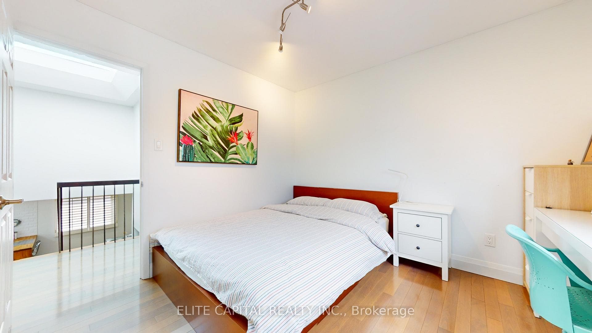 Bedroom 2 / Upper