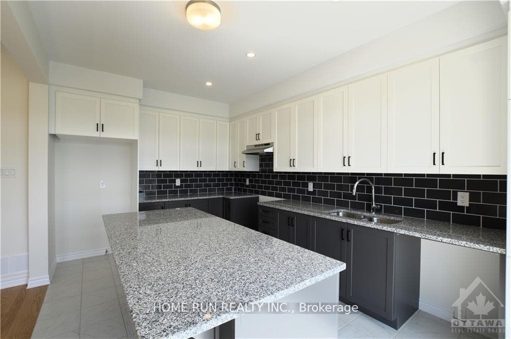 286 Turnbuckle Crescent photo 8