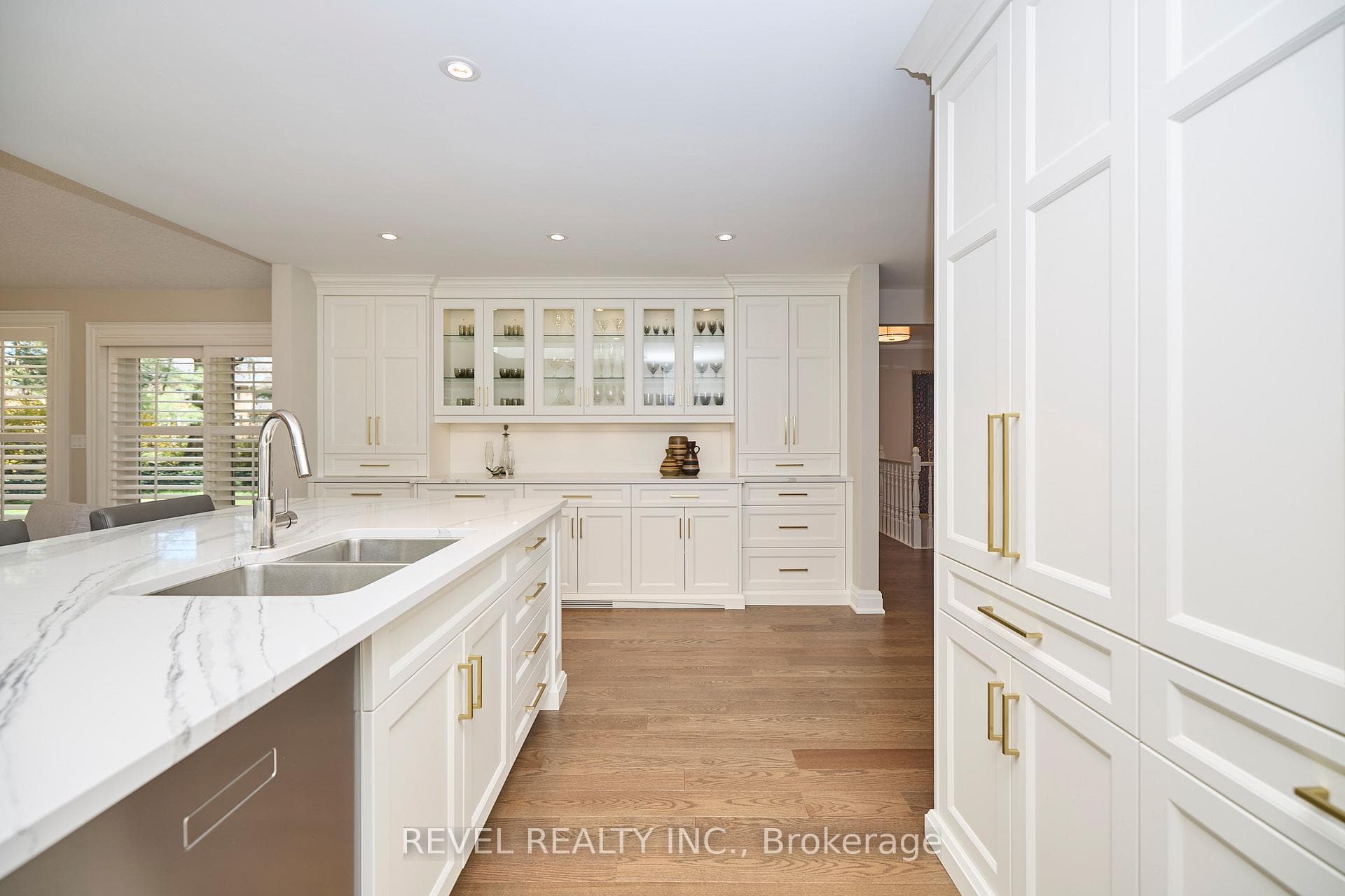 10 Pickwick Place photo 9