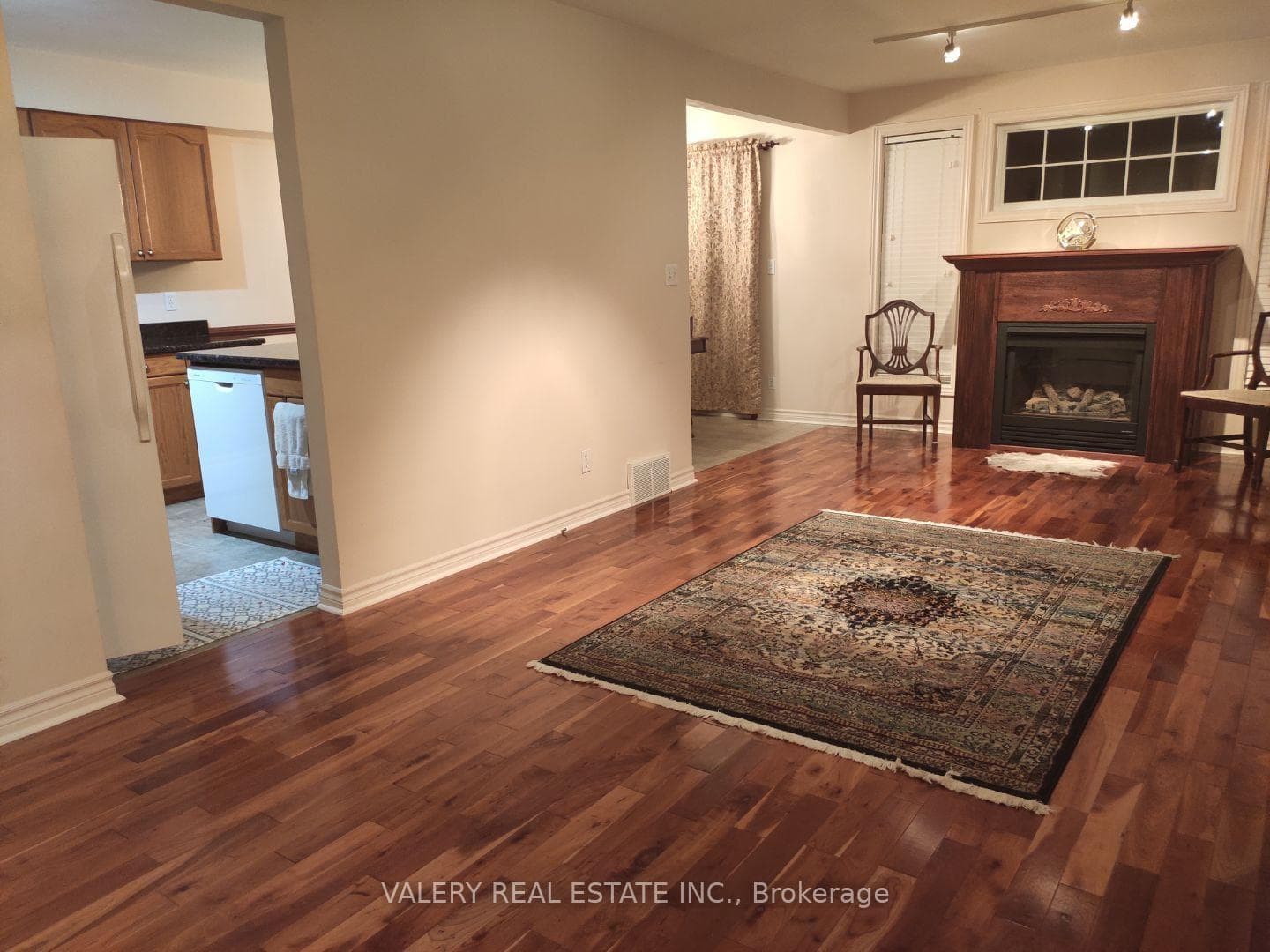 1058 Lexington Circle photo 2