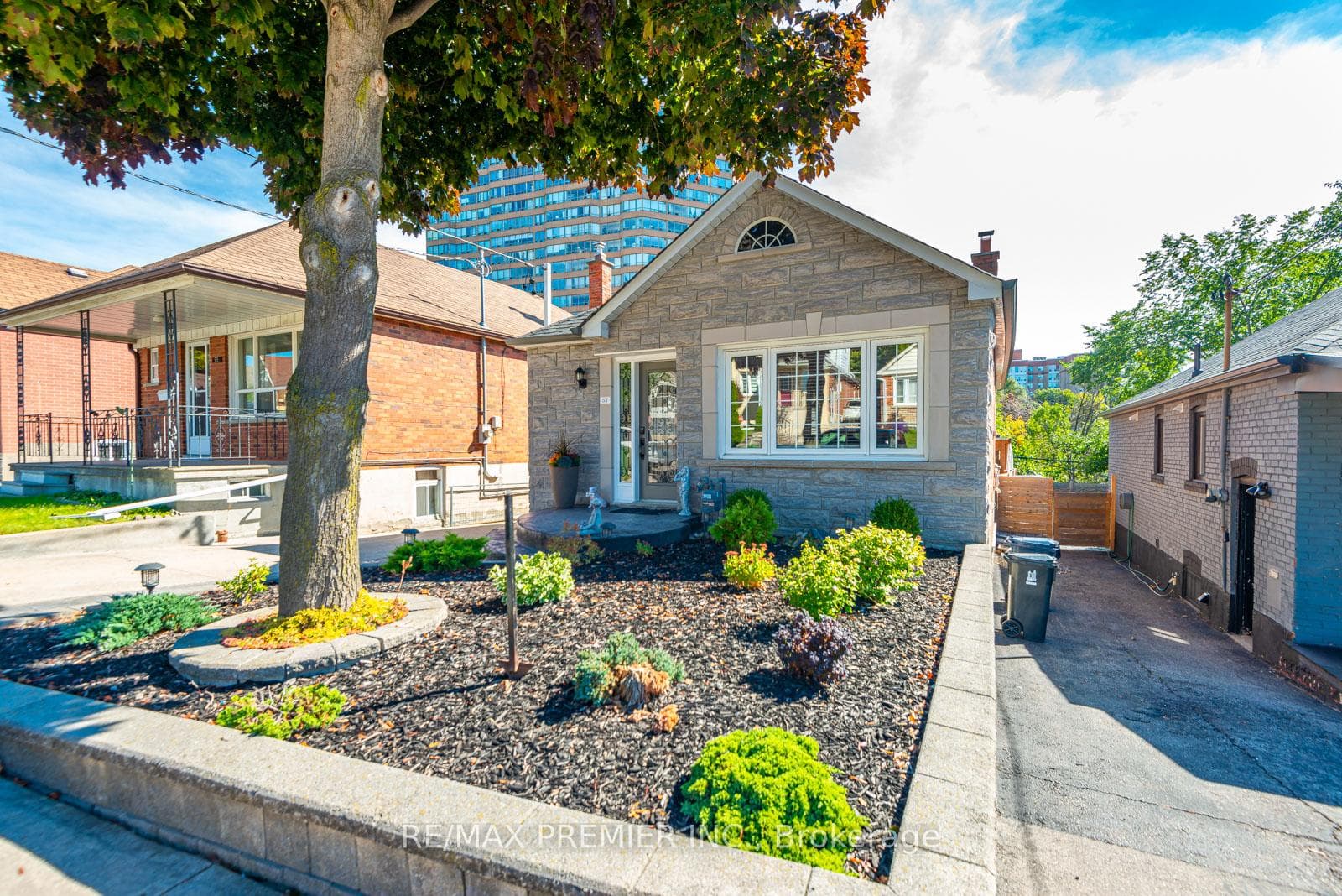 57 Lonborough Avenue photo 3
