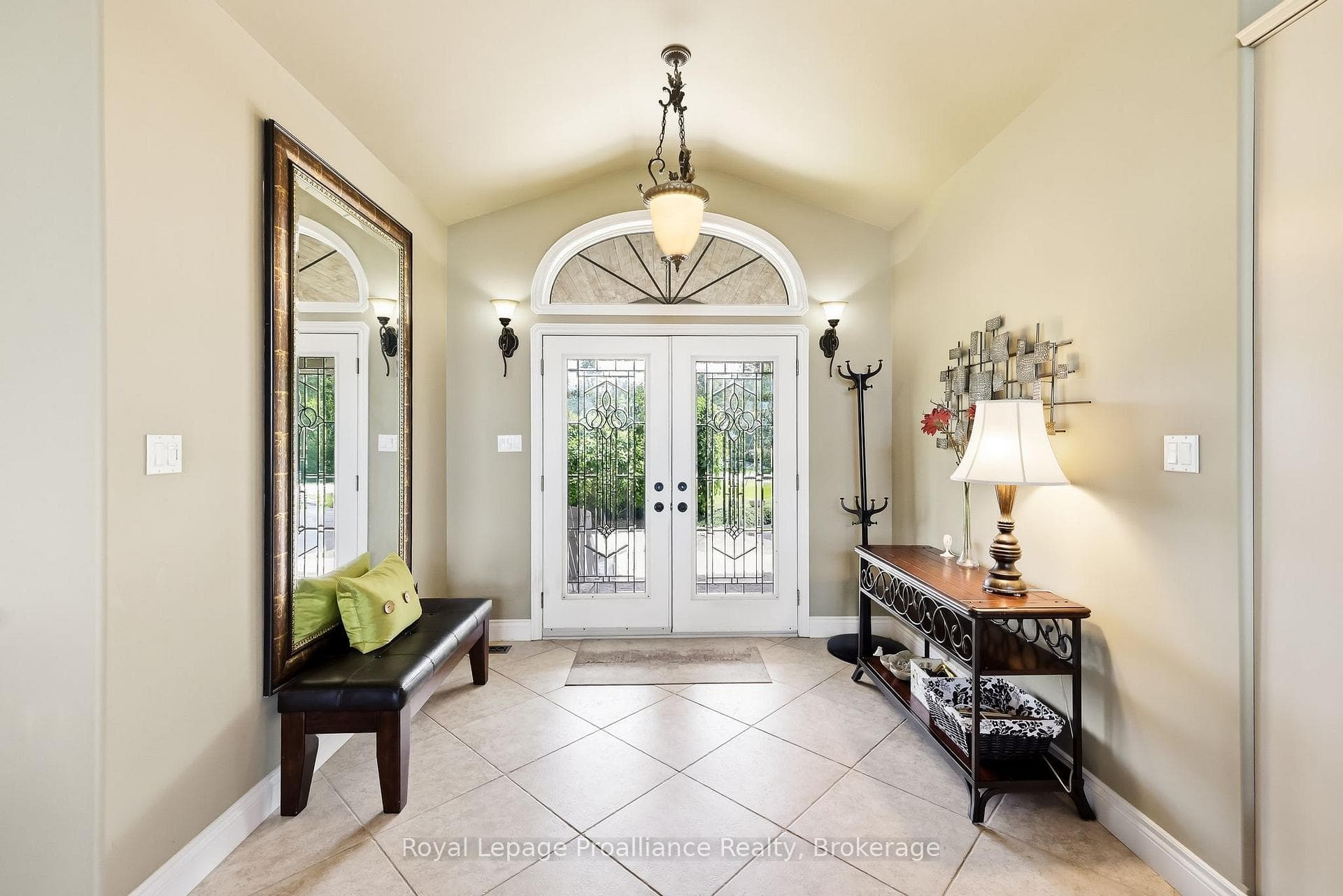 1674 Morris Avenue photo 8