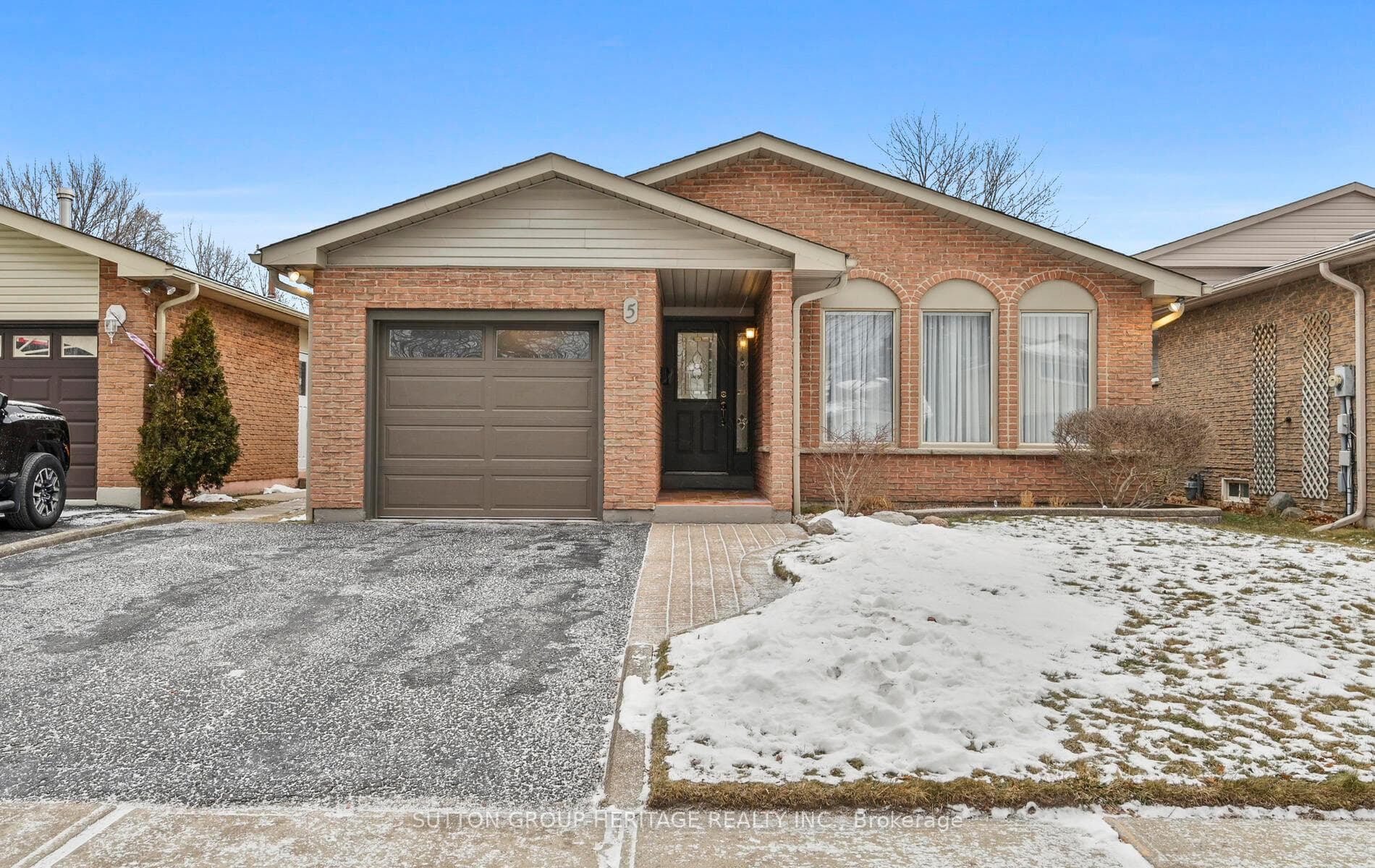 5 Swanston Crescent photo 1