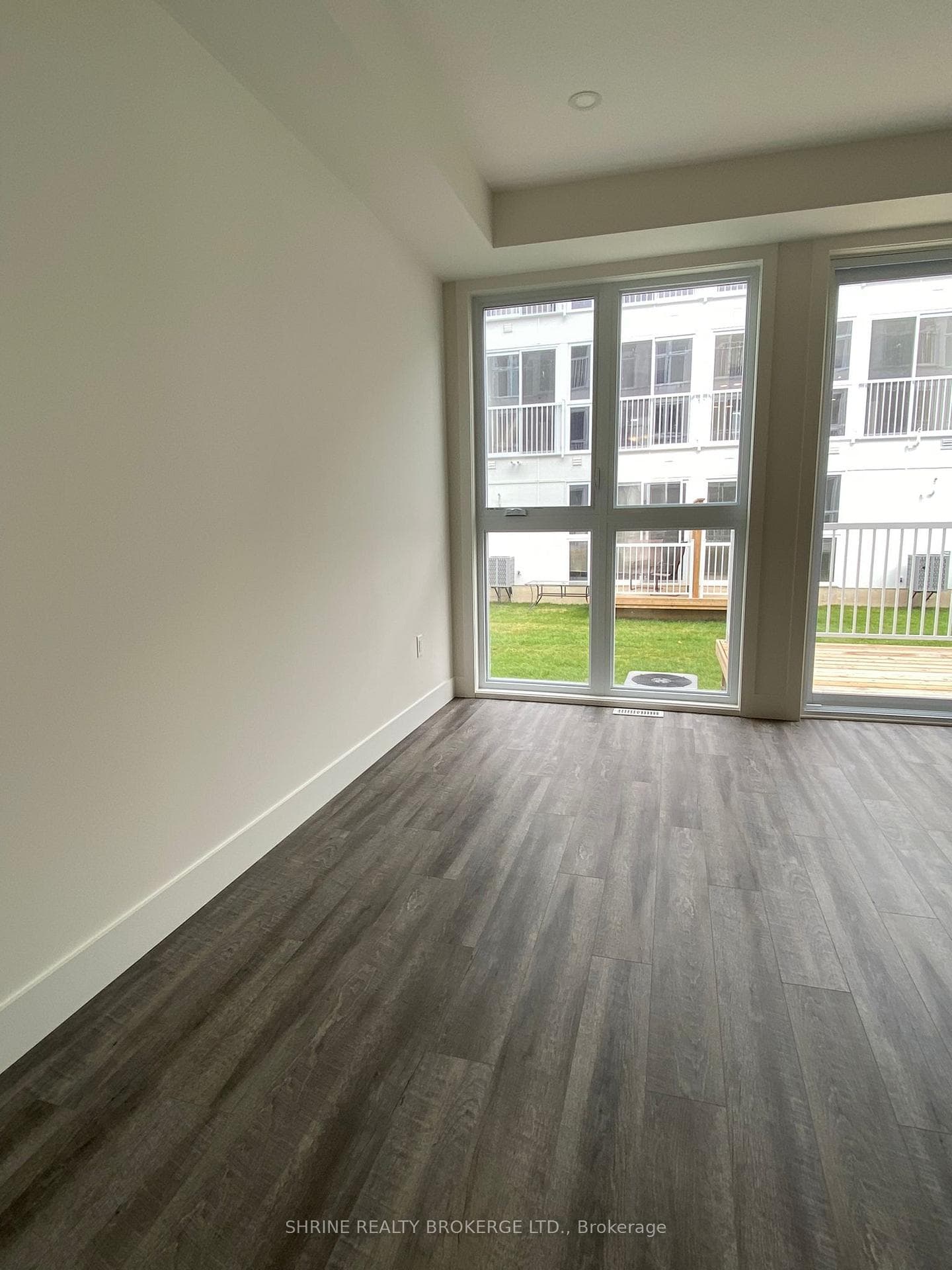 234 Edgevalley Road Unit 29 photo 11