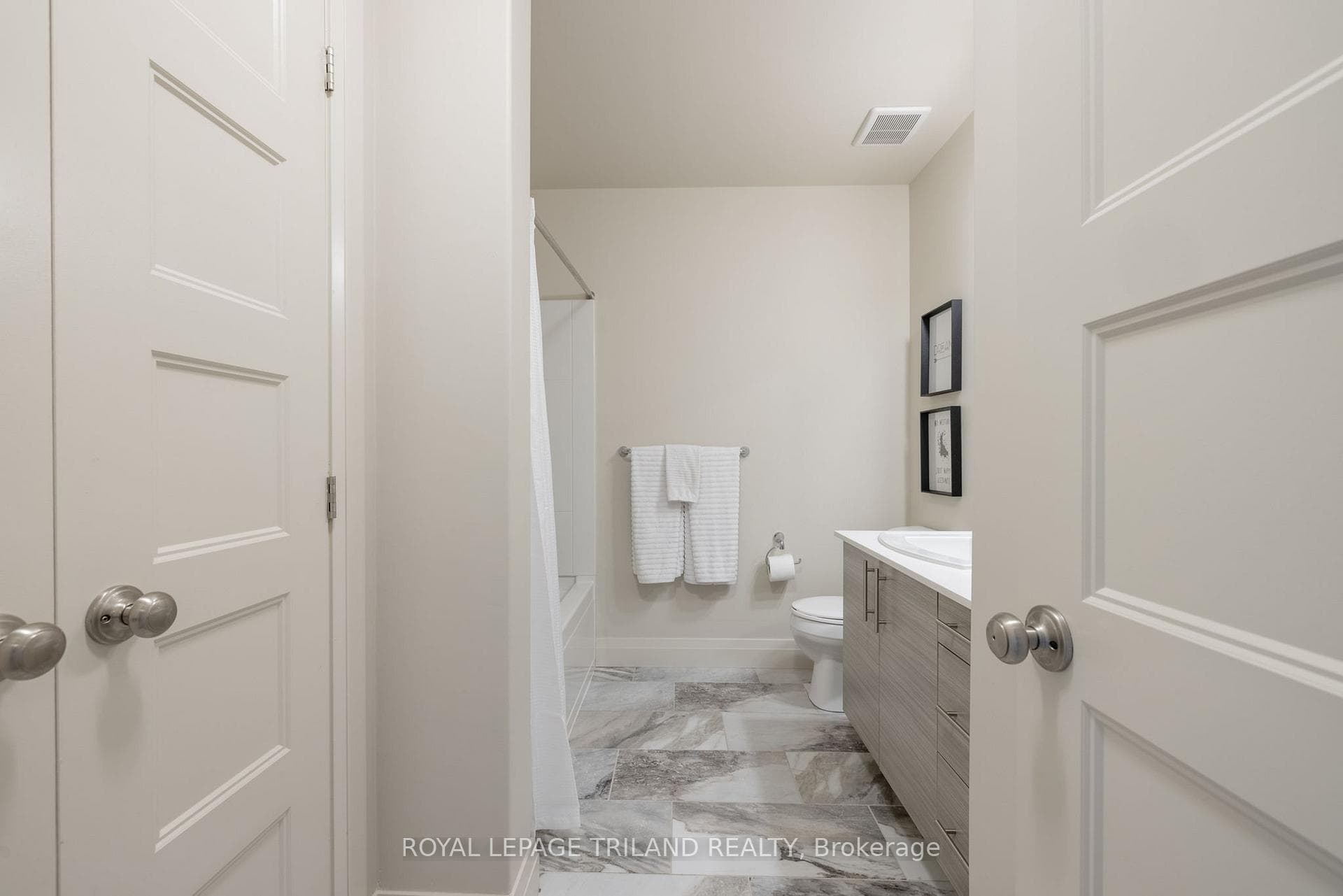 3025 SINGLETON Avenue Unit 22 photo 21