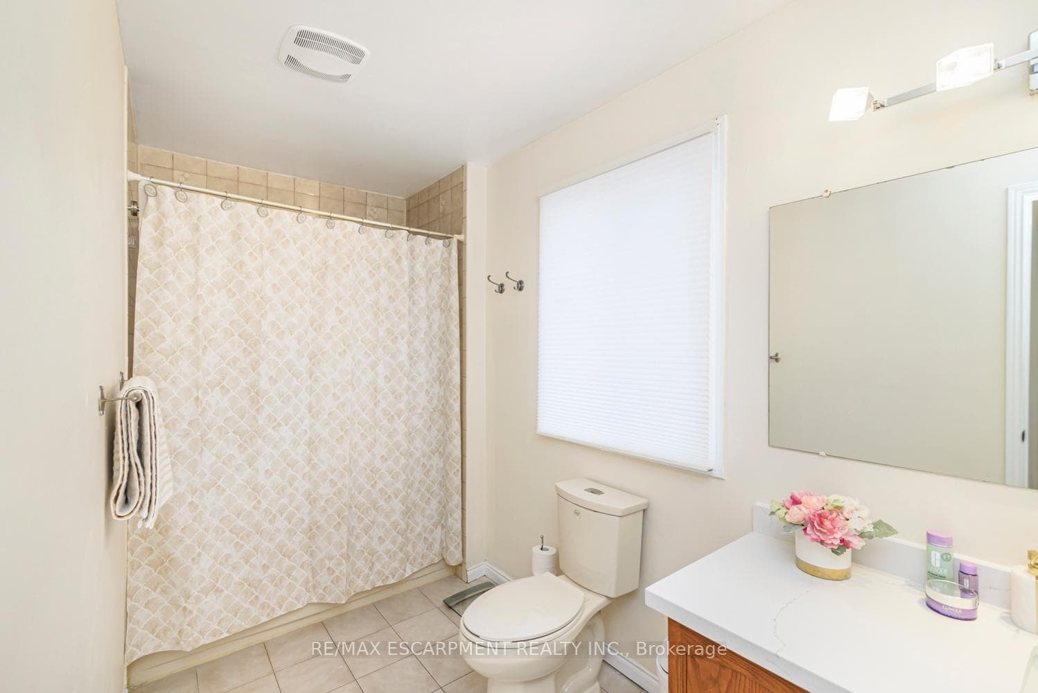 318 Crerar Drive photo 23