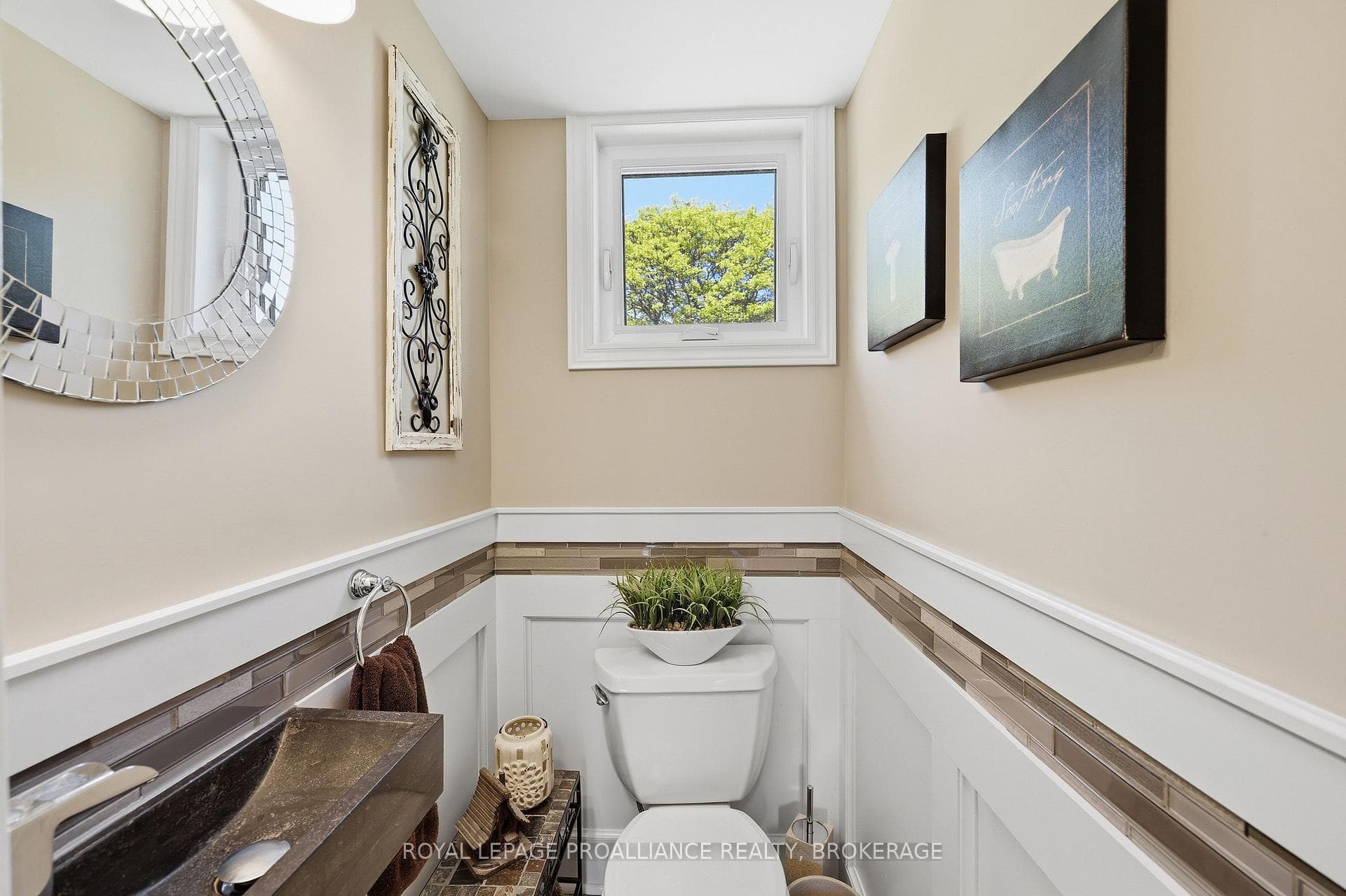 317 Avenue Road photo 39