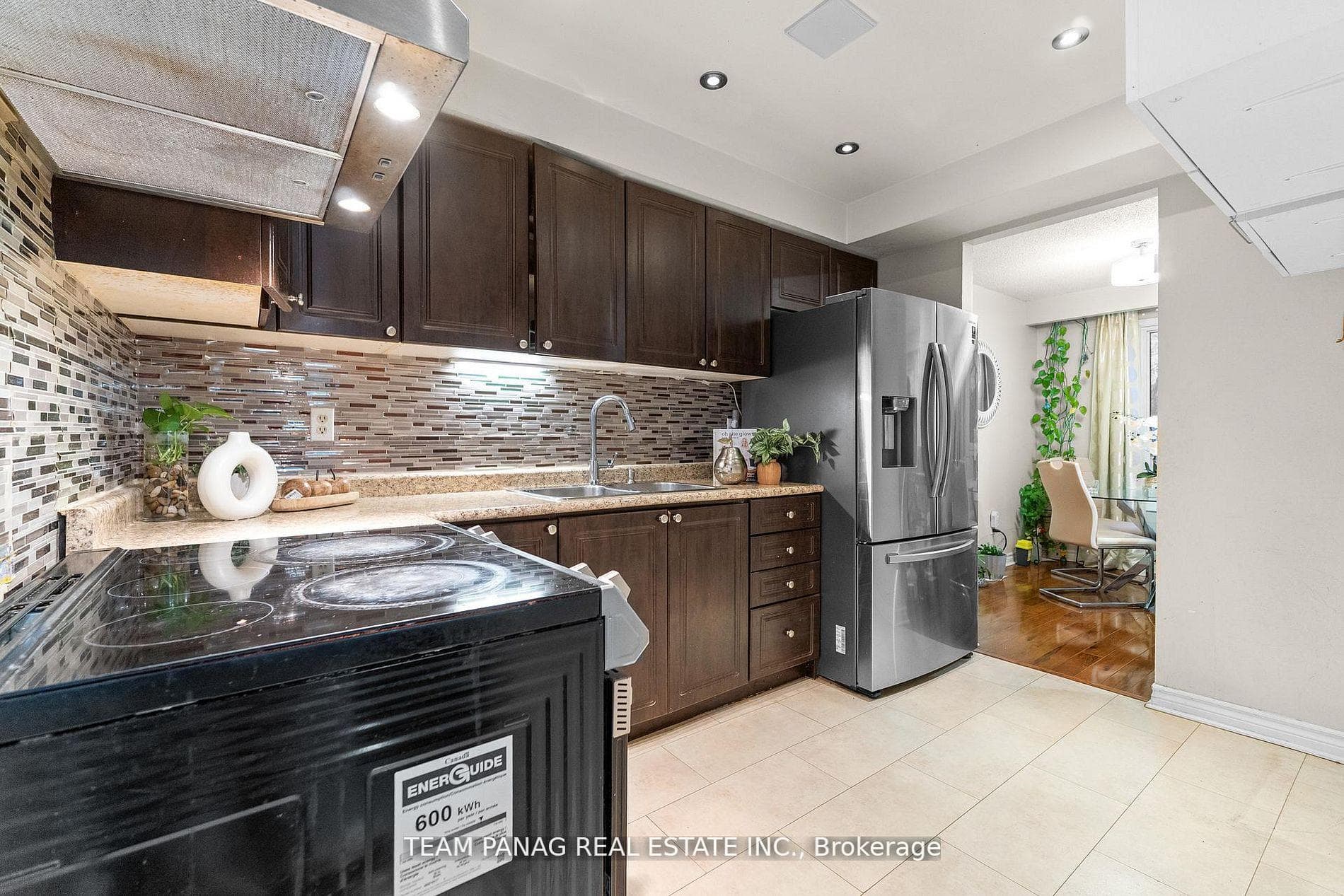 142 Ashurst Crescent photo 7