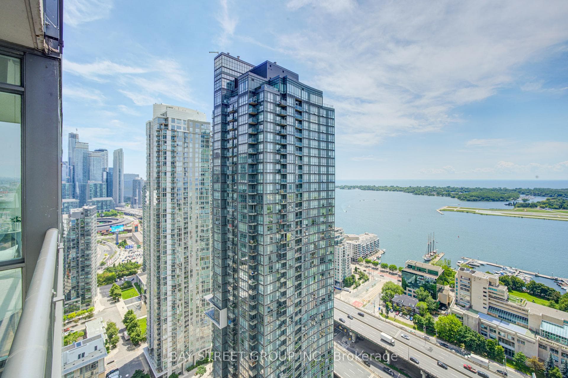 15 Fort York Boulevard Unit 4612 photo 39