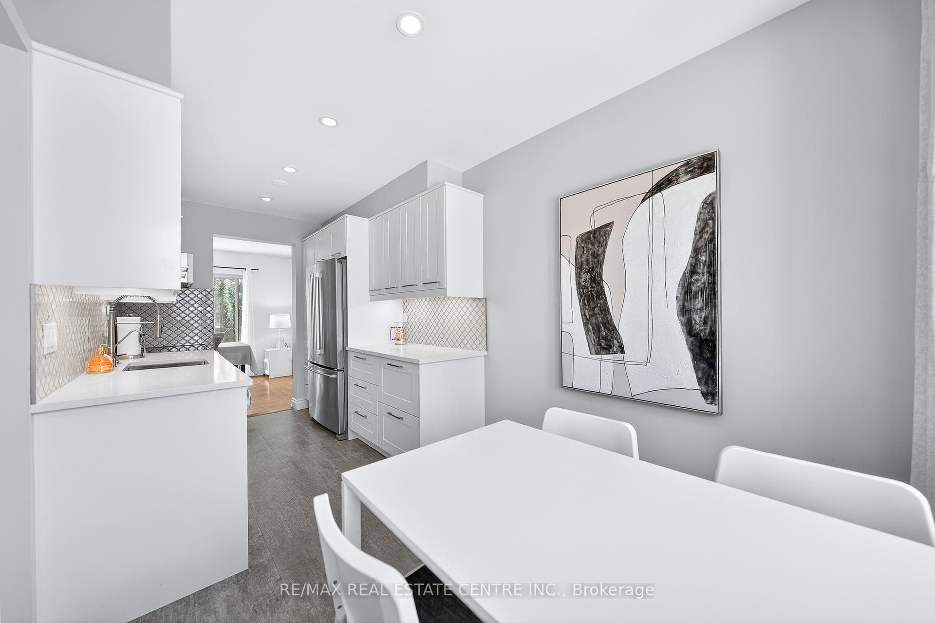 375 Kingscourt Drive Unit 20 photo 9