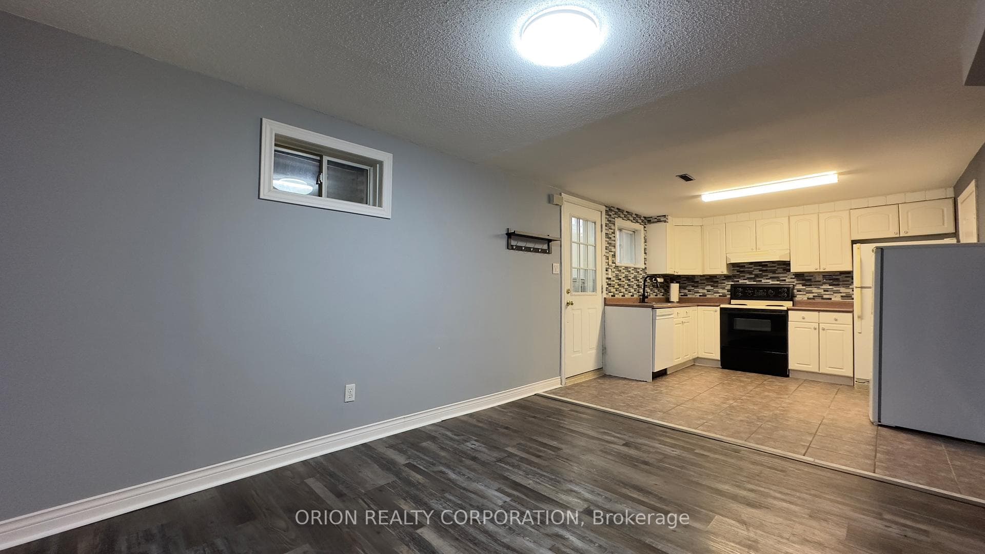 3551 Woodhurst Crescent photo 3