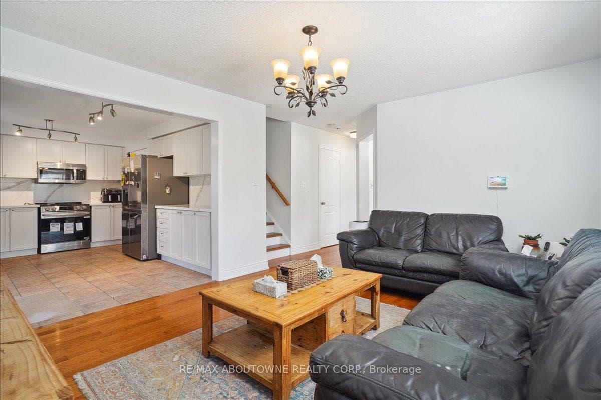 2245 Dunforest Crescent photo 13
