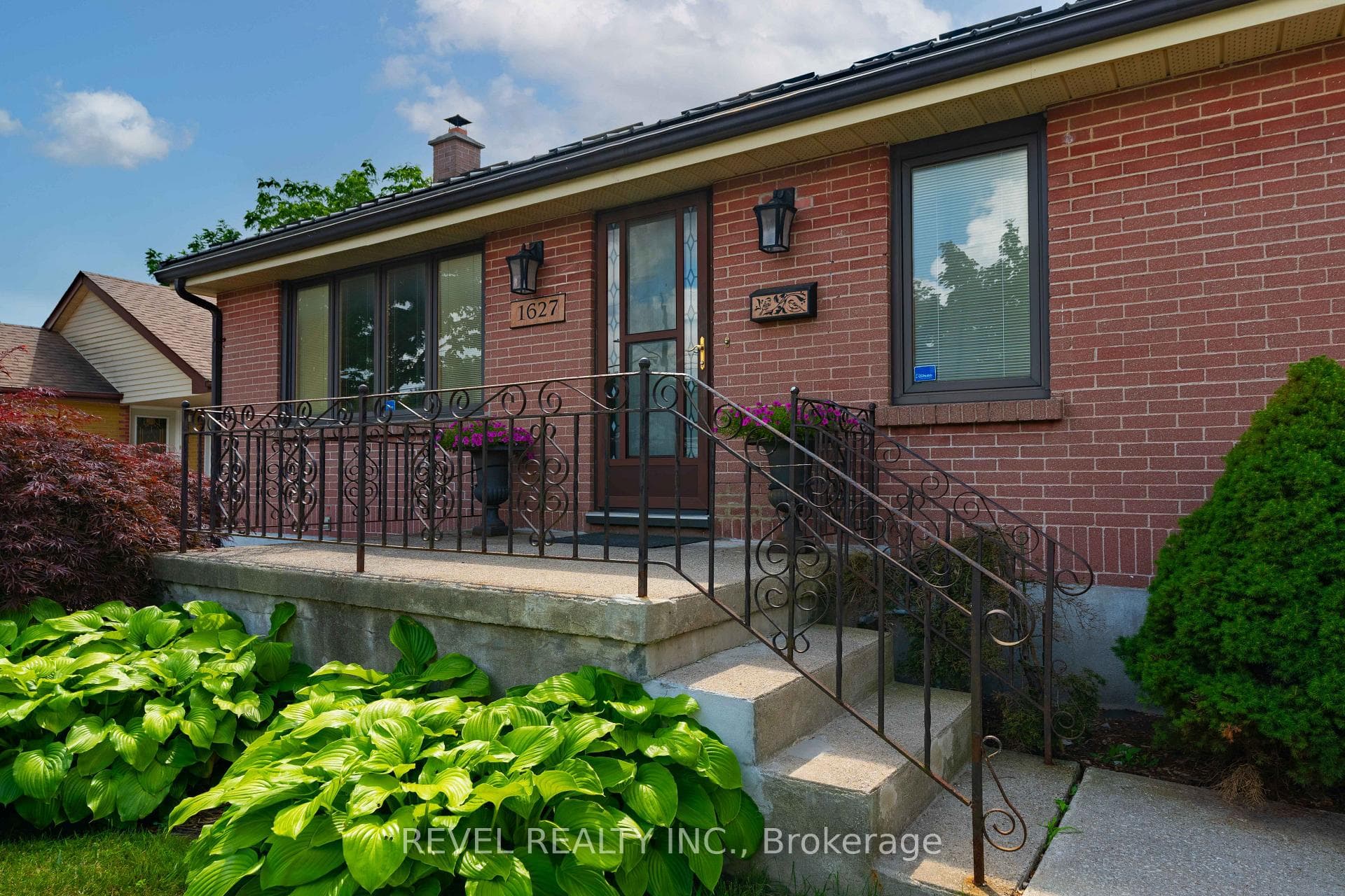 1627 Mardell Street photo 3