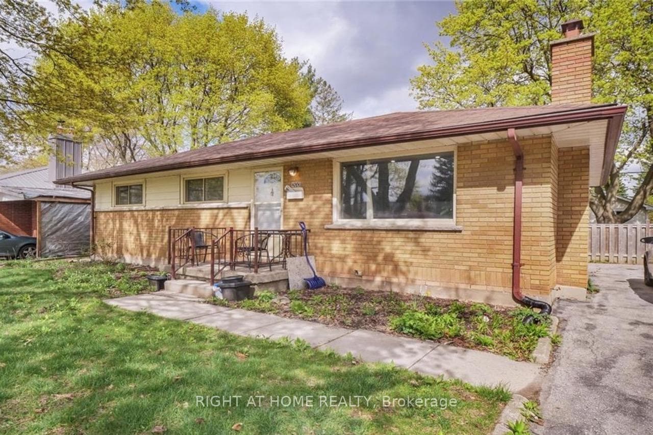 200 Renfro Crescent photo 2