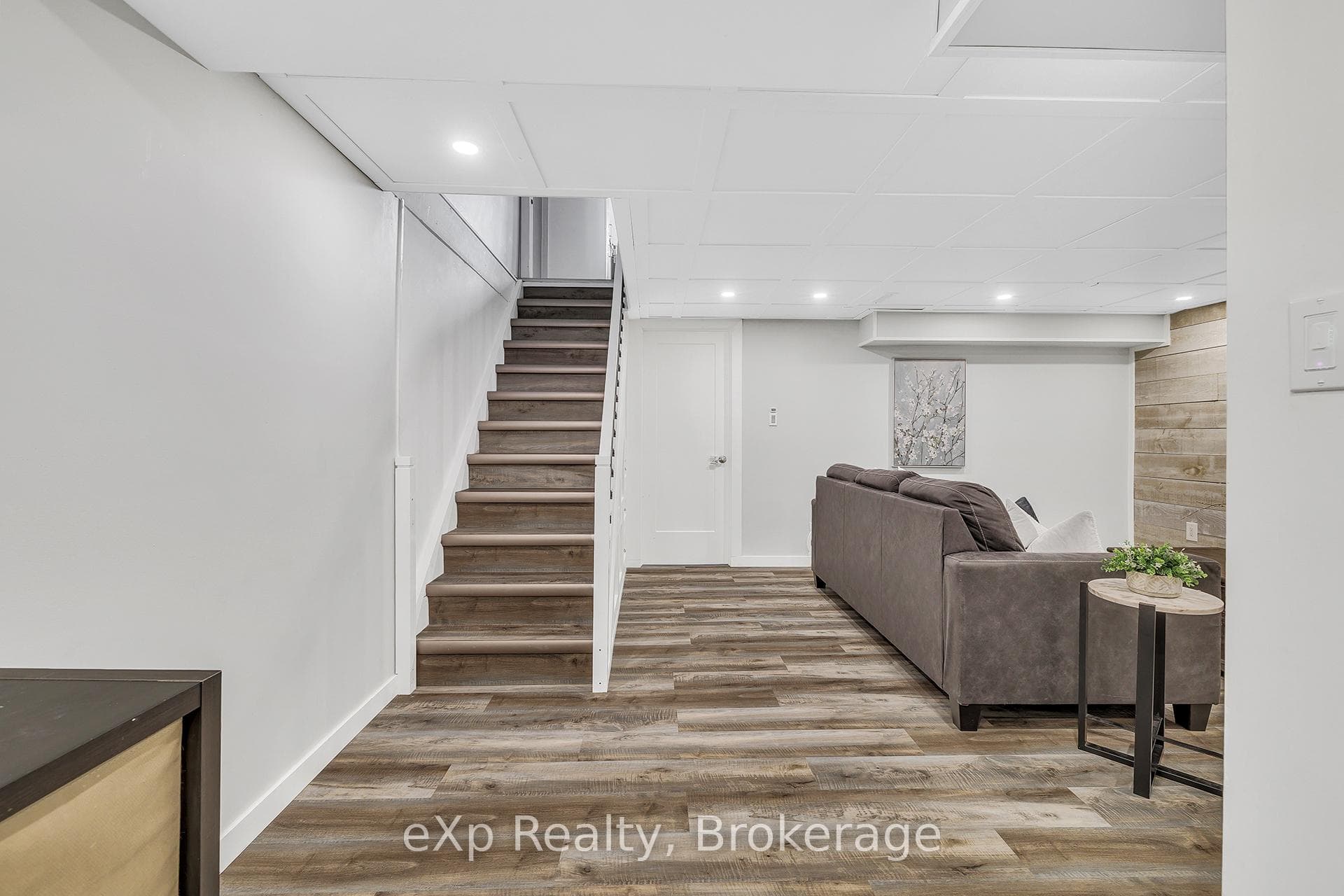 208 Linden Drive photo 25
