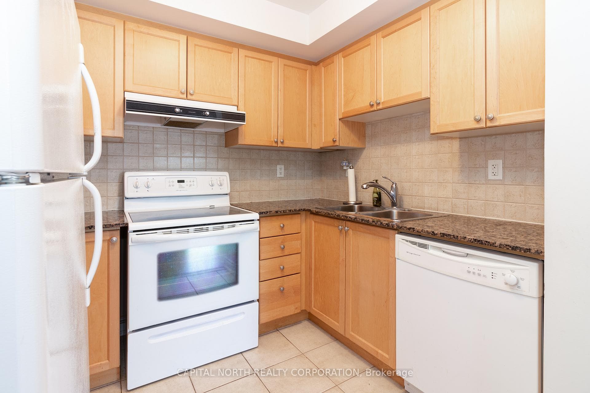 9901 Keele Street Unit 305 photo 13