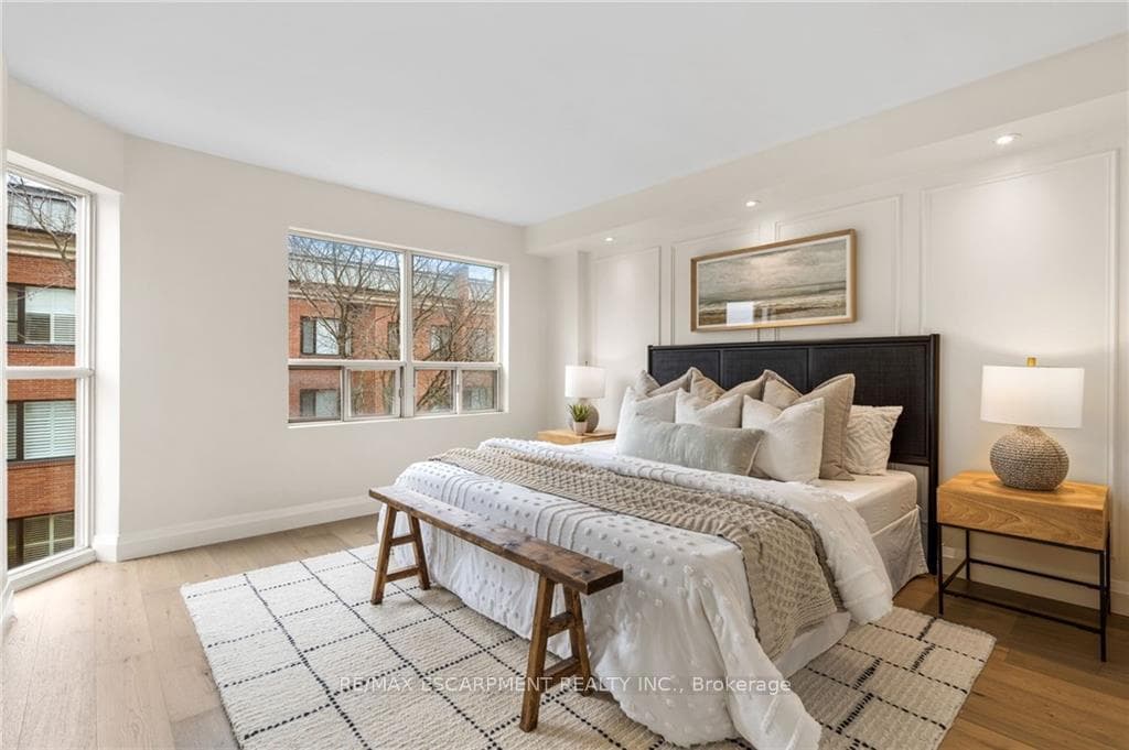 2210 Lakeshore Road Unit 406 photo 14