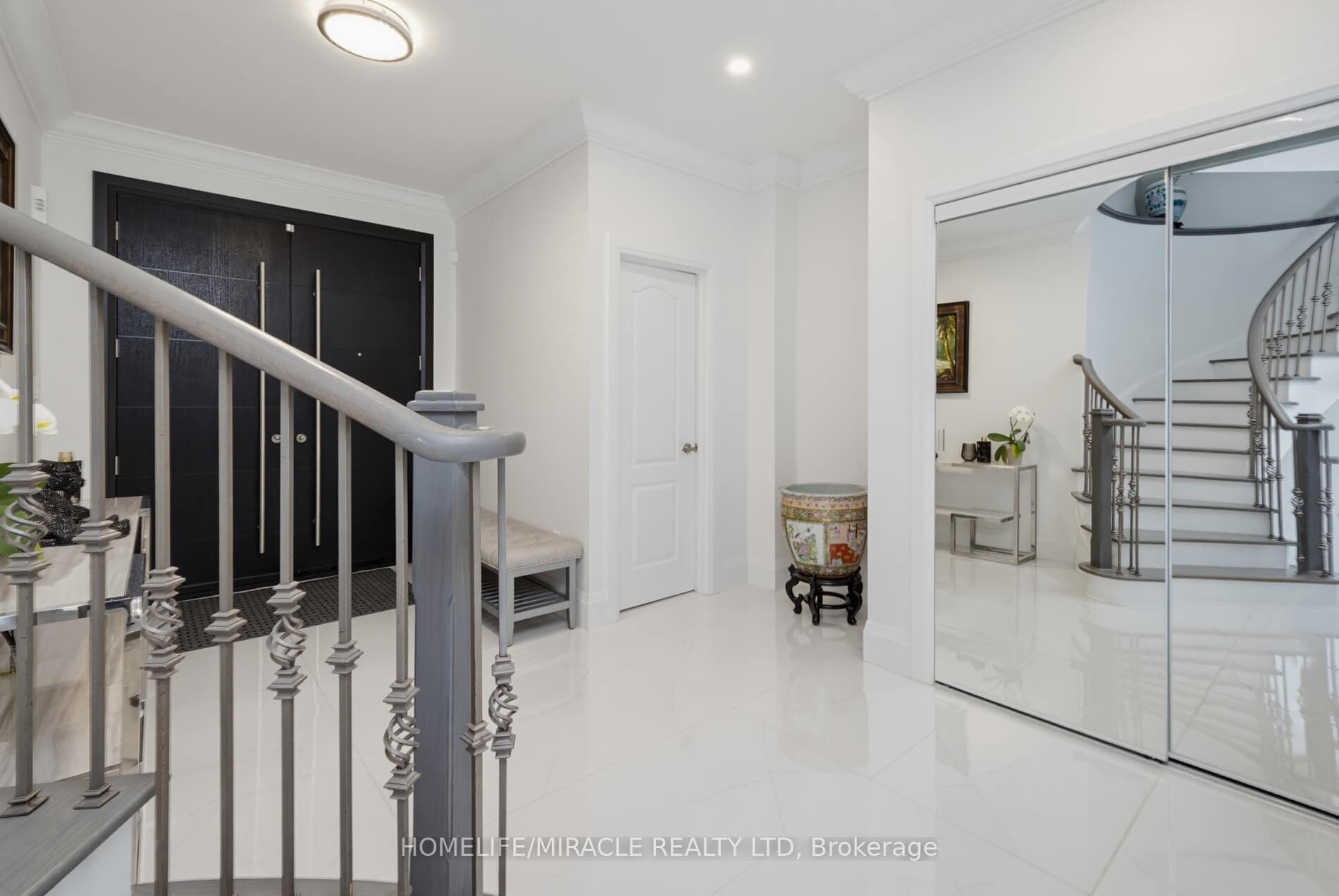 7350 Glamorgan Way photo 4