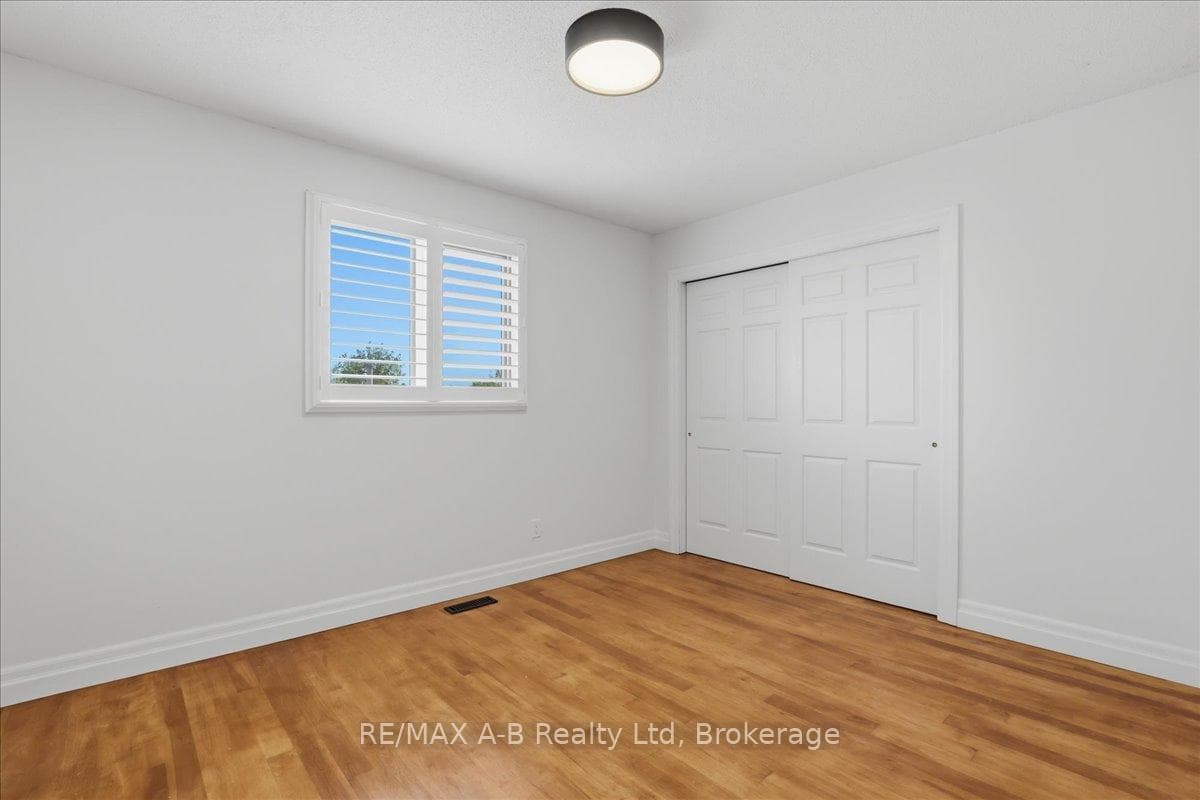 90 Waddell Street photo 33