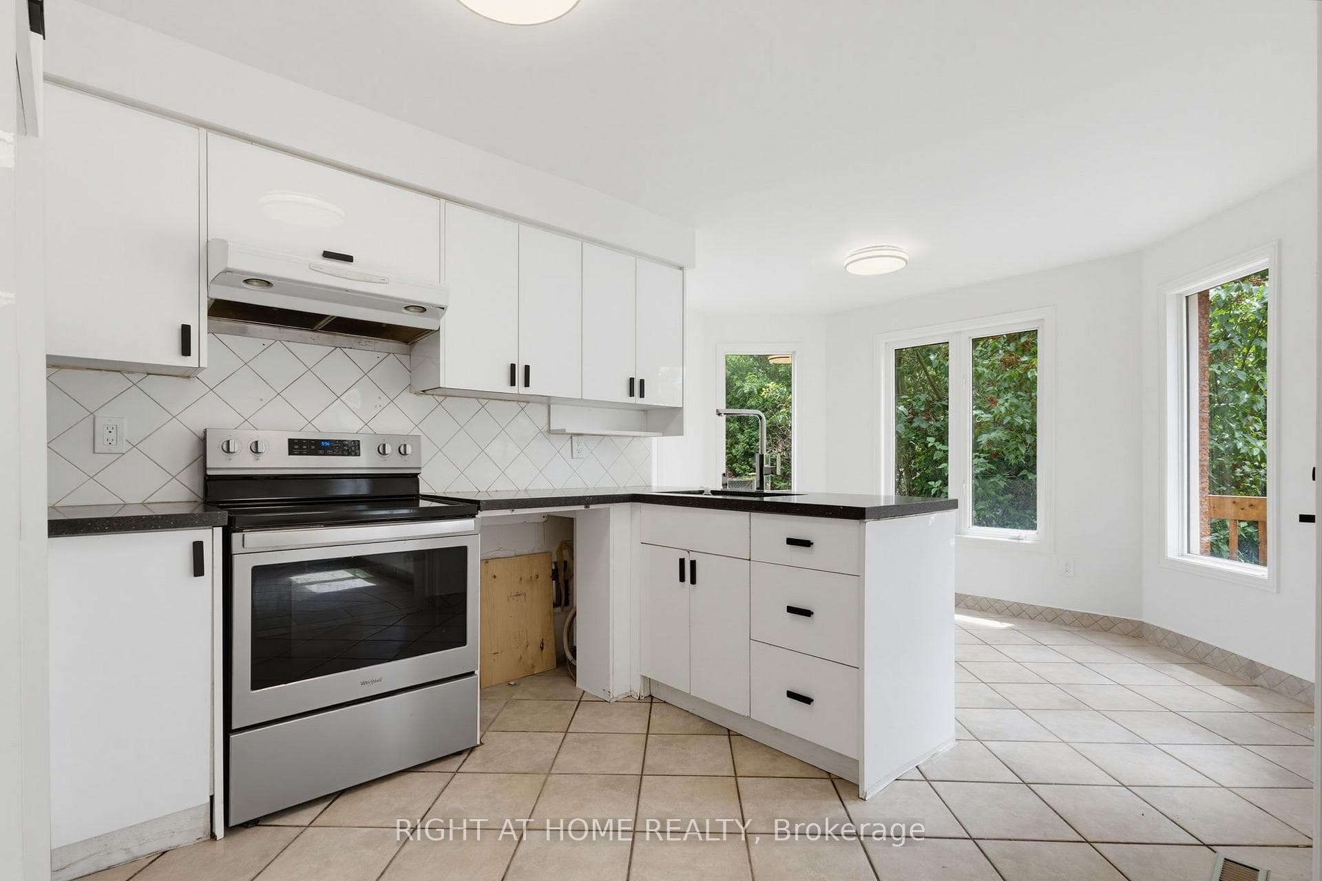 1087 Augustus Drive photo 9