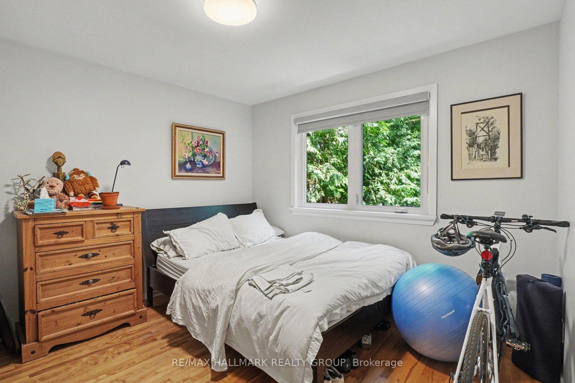 657 Golden Avenue photo 13