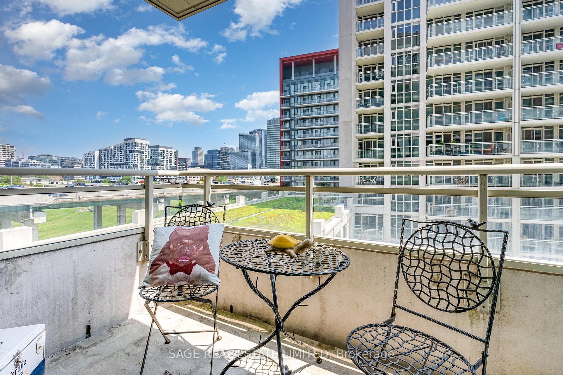 35 Bastion Street Unit 1019 photo 17