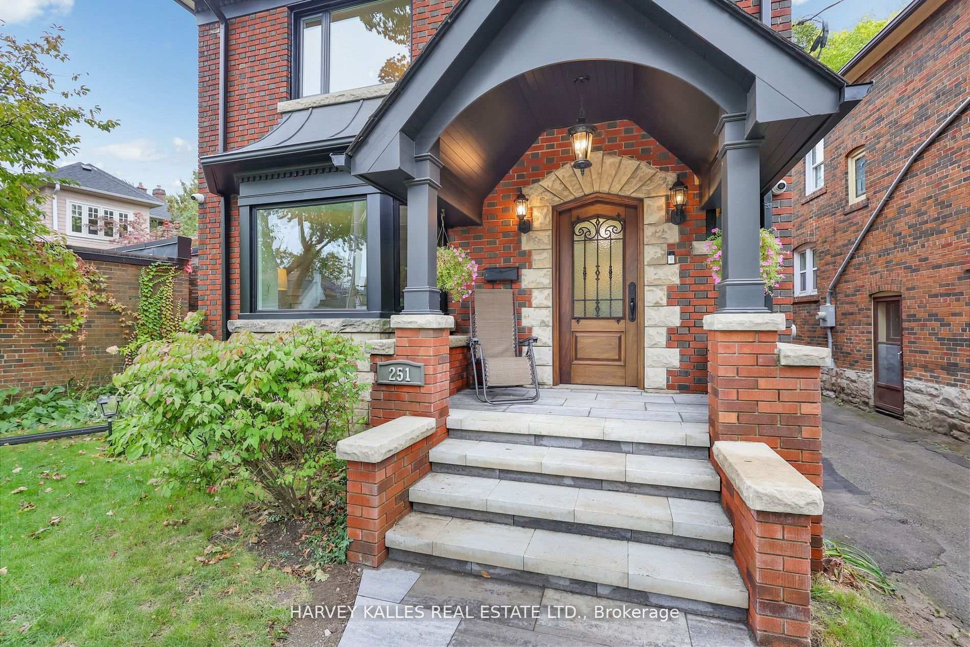 251 Wanless Avenue photo 3