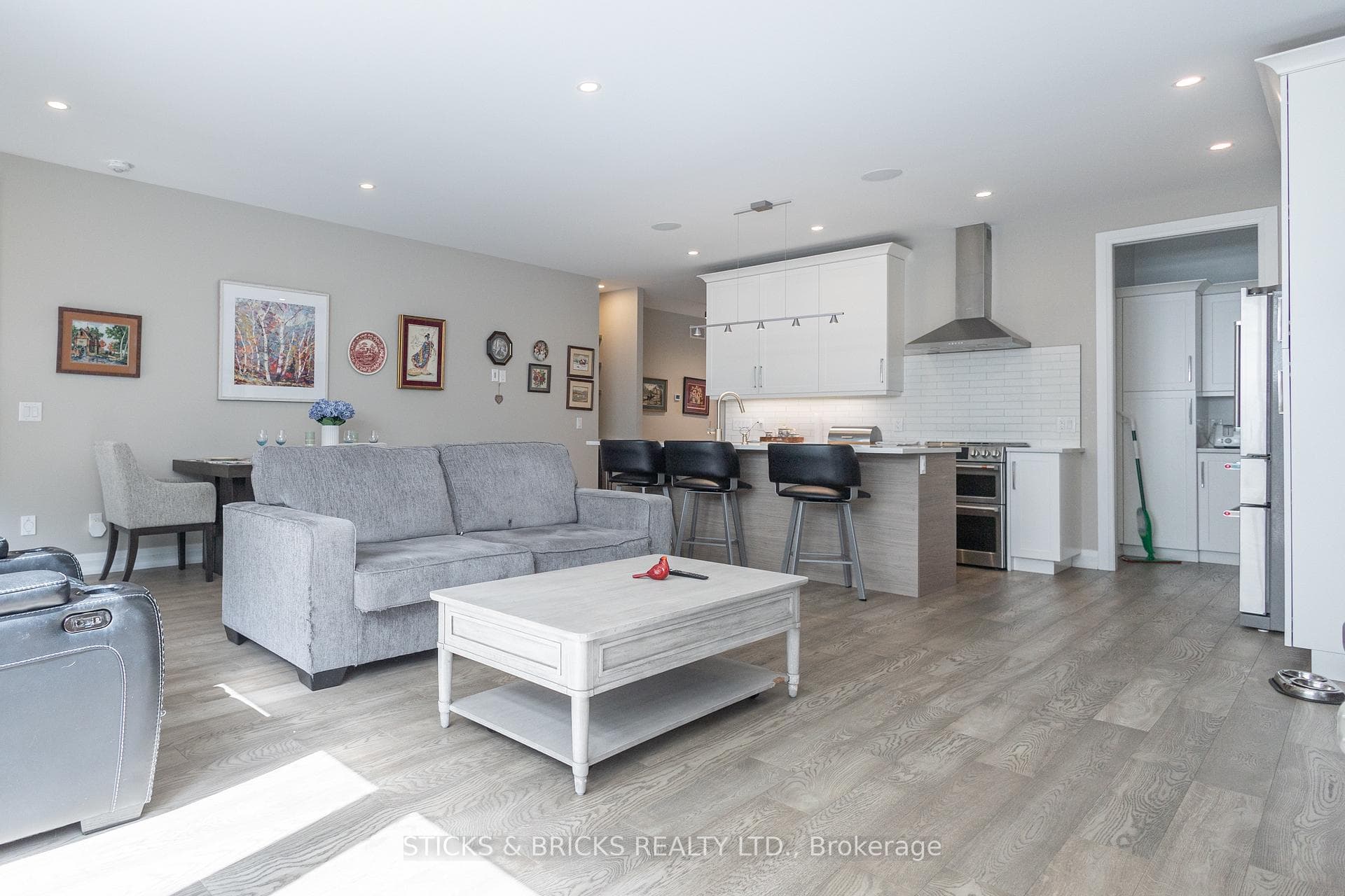 8974 Willoughby Drive Unit 49 photo 15