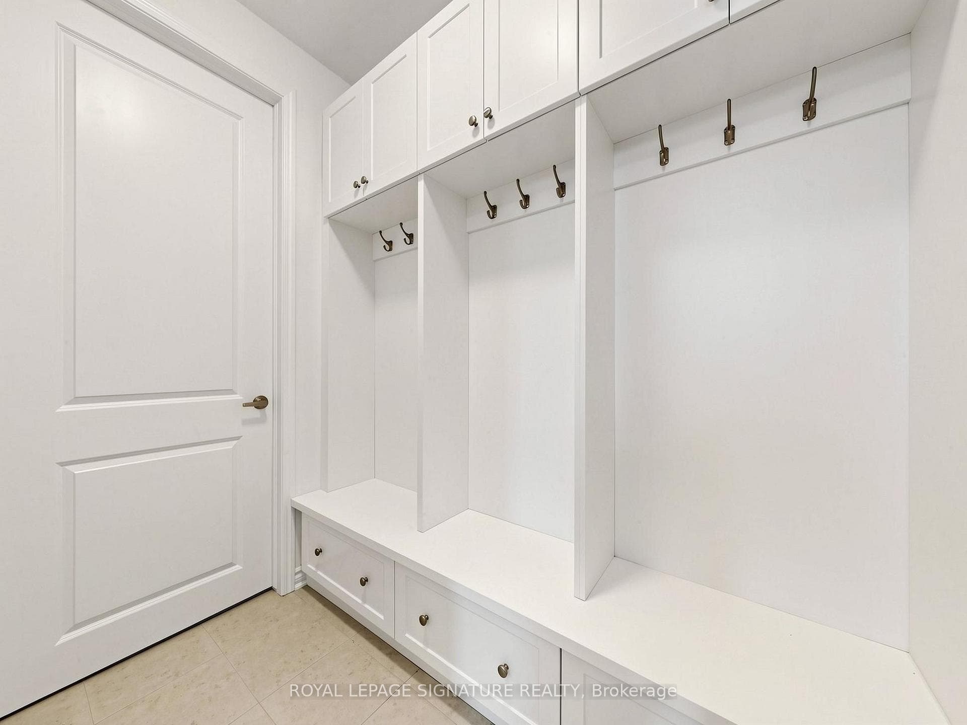 635 Newlove Street photo 48