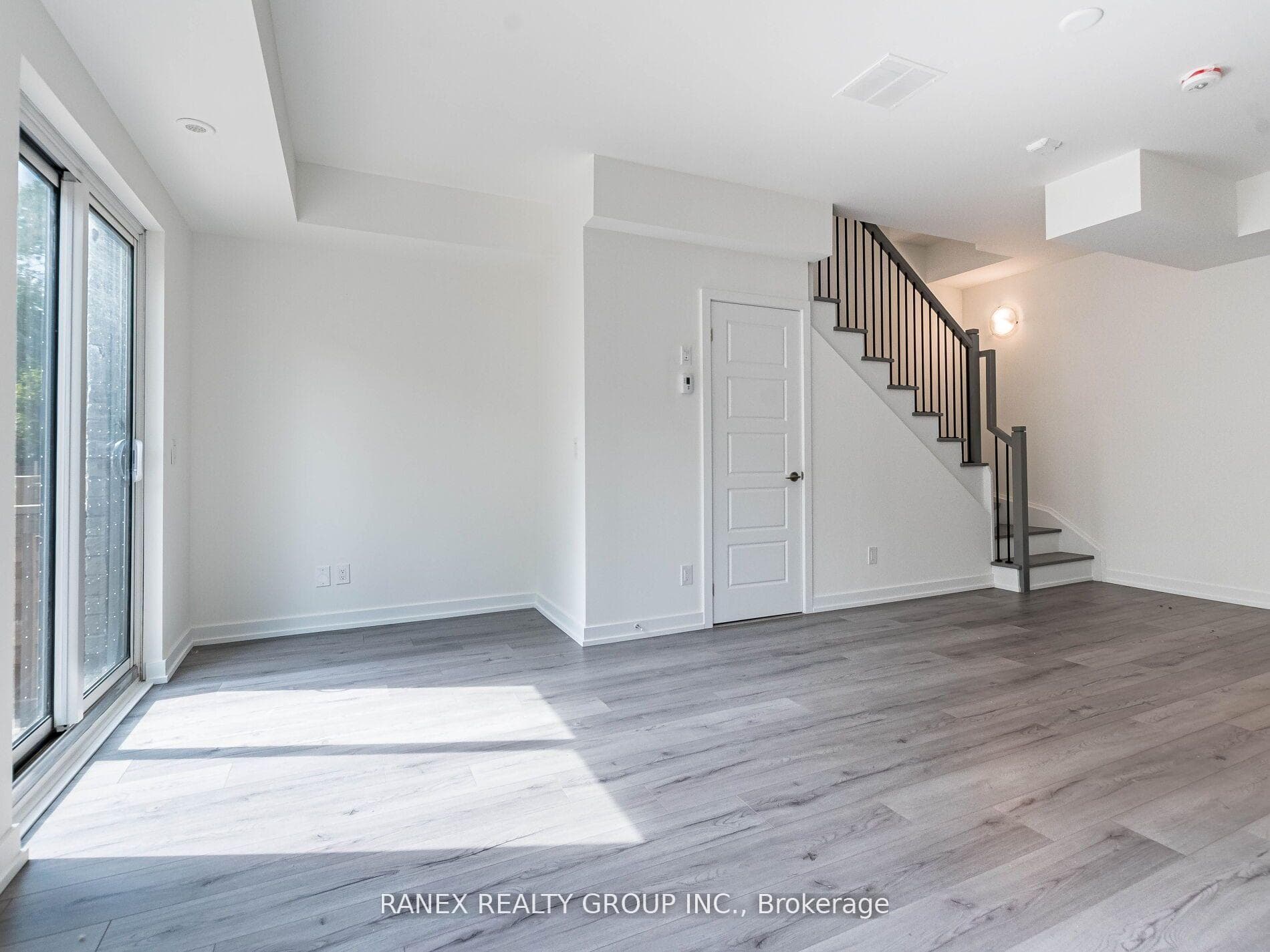 851 Sheppard Avenue Unit 21 photo 8
